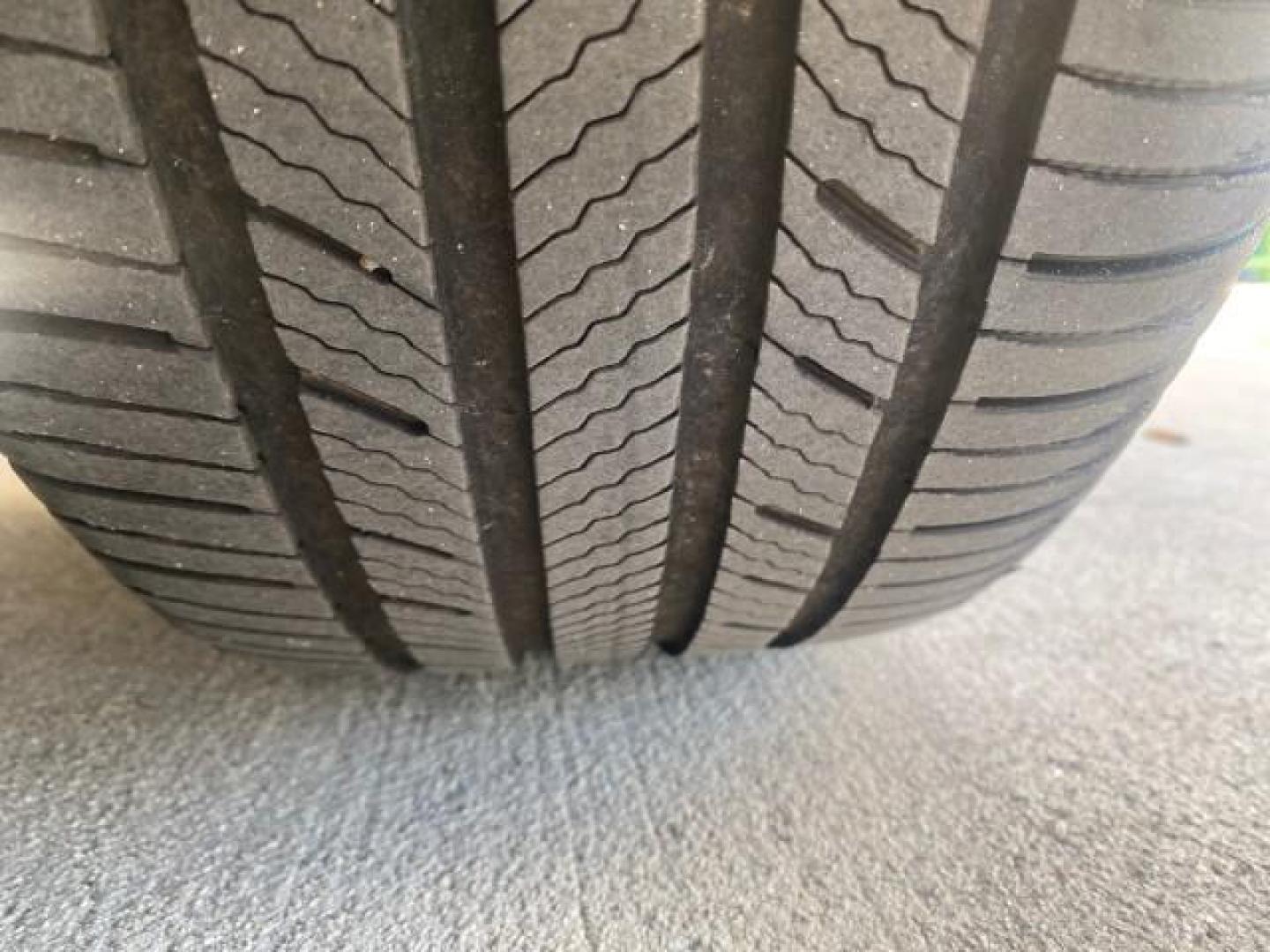 2011 Blizzard Pearl /Light Gray Toyota Avalon LOW MILES 75,626 40 SERVICES (4T1BK3DB4BU) with an 3.5L DOHC EFI 24-Valve V6 Engine engine, Automatic transmission, located at 4701 North Dixie Hwy, Pompano Beach, FL, 33064, (954) 422-2889, 26.240938, -80.123474 - OUR WEBPAGE FLORIDACARS1.COM HAS OVER 100 PHOTOS AND FREE CARFAX LINK 2011 TOYOTA AVALON LIMITED VIN: 4T1BK3DB4BU383335 4 T 1 B K 3 D B 4 B U 3 8 3 3 3 5 SEDAN 4 DR 3.5L V6 F DOHC 24V GASOLINE 29 MPG FRONT WHEEL DRIVE Features ABS Brakes Air Conditioning Alloy Wheels AM/FM Stereo Automatic Transmiss - Photo#88