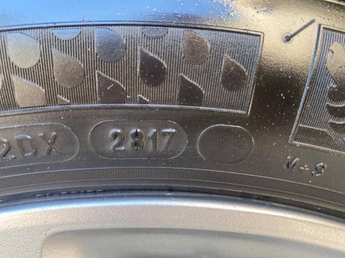 2011 Blizzard Pearl /Light Gray Toyota Avalon LOW MILES 75,626 40 SERVICES (4T1BK3DB4BU) with an 3.5L DOHC EFI 24-Valve V6 Engine engine, Automatic transmission, located at 4701 North Dixie Hwy, Pompano Beach, FL, 33064, (954) 422-2889, 26.240938, -80.123474 - OUR WEBPAGE FLORIDACARS1.COM HAS OVER 100 PHOTOS AND FREE CARFAX LINK 2011 TOYOTA AVALON LIMITED VIN: 4T1BK3DB4BU383335 4 T 1 B K 3 D B 4 B U 3 8 3 3 3 5 SEDAN 4 DR 3.5L V6 F DOHC 24V GASOLINE 29 MPG FRONT WHEEL DRIVE Features ABS Brakes Air Conditioning Alloy Wheels AM/FM Stereo Automatic Transmiss - Photo#89