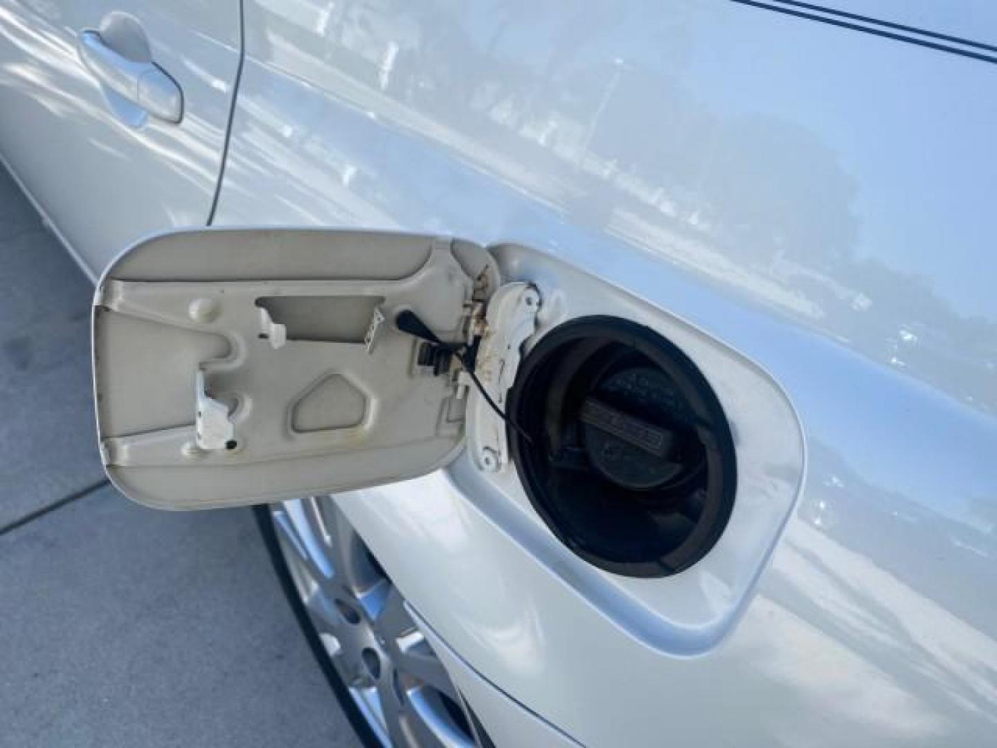 2011 Blizzard Pearl /Light Gray Toyota Avalon LOW MILES 75,626 40 SERVICES (4T1BK3DB4BU) with an 3.5L DOHC EFI 24-Valve V6 Engine engine, Automatic transmission, located at 4701 North Dixie Hwy, Pompano Beach, FL, 33064, (954) 422-2889, 26.240938, -80.123474 - OUR WEBPAGE FLORIDACARS1.COM HAS OVER 100 PHOTOS AND FREE CARFAX LINK 2011 TOYOTA AVALON LIMITED VIN: 4T1BK3DB4BU383335 4 T 1 B K 3 D B 4 B U 3 8 3 3 3 5 SEDAN 4 DR 3.5L V6 F DOHC 24V GASOLINE 29 MPG FRONT WHEEL DRIVE Features ABS Brakes Air Conditioning Alloy Wheels AM/FM Stereo Automatic Transmiss - Photo#91