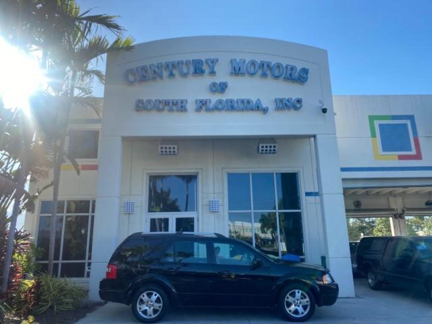 2005 Black /Pebble Ford Freestyle Limited LOW MILES 69,845 1 OWNER AWD (1FMZK06165G) with an 3.0L SMPI 24-Valve V6 Duratec Engine engine, Automatic transmission, located at 4701 North Dixie Hwy, Pompano Beach, FL, 33064, (954) 422-2889, 26.240938, -80.123474 - OUR WEBPAGE FLORIDACARS1.COM HAS OVER 100 PHOTOS AND FREE CARFAX LINK 2005 FORD FREESTYLE LIMITED VIN: 1FMZK06165GA49599 1 F M Z K 0 6 1 6 5 G A 4 9 5 9 9 4 DOOR WAGON/SPORT UTILITY 3.0L V6 F DOHC GASOLINE 24 MPG ALL WHEEL DRIVE Features 4WD/AWD ABS Brakes Air Conditioning Alloy Wheels AM/FM Stereo - Photo#0