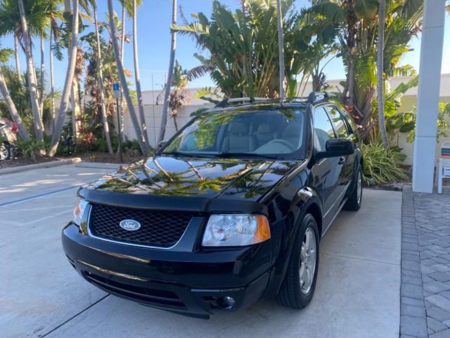 2005 Black /Pebble Ford Freestyle Limited LOW MILES 69,845 1 OWNER AWD (1FMZK06165G) with an 3.0L SMPI 24-Valve V6 Duratec Engine engine, Automatic transmission, located at 4701 North Dixie Hwy, Pompano Beach, FL, 33064, (954) 422-2889, 26.240938, -80.123474 - OUR WEBPAGE FLORIDACARS1.COM HAS OVER 100 PHOTOS AND FREE CARFAX LINK 2005 FORD FREESTYLE LIMITED VIN: 1FMZK06165GA49599 1 F M Z K 0 6 1 6 5 G A 4 9 5 9 9 4 DOOR WAGON/SPORT UTILITY 3.0L V6 F DOHC GASOLINE 24 MPG ALL WHEEL DRIVE Features 4WD/AWD ABS Brakes Air Conditioning Alloy Wheels AM/FM Stereo - Photo#3