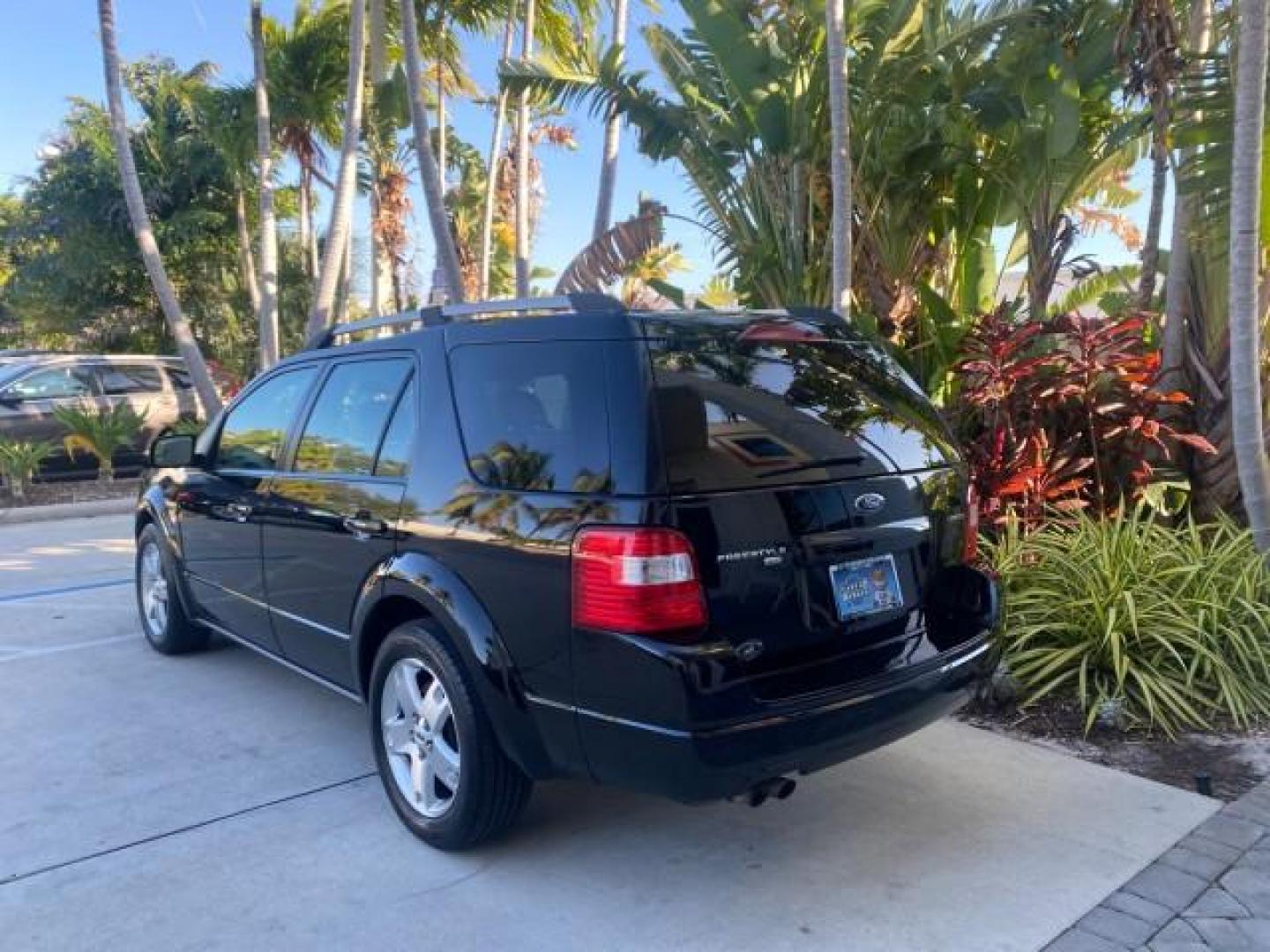 2005 Black /Pebble Ford Freestyle Limited LOW MILES 69,845 1 OWNER AWD (1FMZK06165G) with an 3.0L SMPI 24-Valve V6 Duratec Engine engine, Automatic transmission, located at 4701 North Dixie Hwy, Pompano Beach, FL, 33064, (954) 422-2889, 26.240938, -80.123474 - OUR WEBPAGE FLORIDACARS1.COM HAS OVER 100 PHOTOS AND FREE CARFAX LINK 2005 FORD FREESTYLE LIMITED VIN: 1FMZK06165GA49599 1 F M Z K 0 6 1 6 5 G A 4 9 5 9 9 4 DOOR WAGON/SPORT UTILITY 3.0L V6 F DOHC GASOLINE 24 MPG ALL WHEEL DRIVE Features 4WD/AWD ABS Brakes Air Conditioning Alloy Wheels AM/FM Stereo - Photo#5