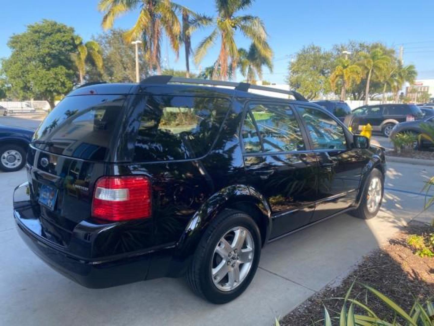 2005 Black /Pebble Ford Freestyle Limited LOW MILES 69,845 1 OWNER AWD (1FMZK06165G) with an 3.0L SMPI 24-Valve V6 Duratec Engine engine, Automatic transmission, located at 4701 North Dixie Hwy, Pompano Beach, FL, 33064, (954) 422-2889, 26.240938, -80.123474 - OUR WEBPAGE FLORIDACARS1.COM HAS OVER 100 PHOTOS AND FREE CARFAX LINK 2005 FORD FREESTYLE LIMITED VIN: 1FMZK06165GA49599 1 F M Z K 0 6 1 6 5 G A 4 9 5 9 9 4 DOOR WAGON/SPORT UTILITY 3.0L V6 F DOHC GASOLINE 24 MPG ALL WHEEL DRIVE Features 4WD/AWD ABS Brakes Air Conditioning Alloy Wheels AM/FM Stereo - Photo#7