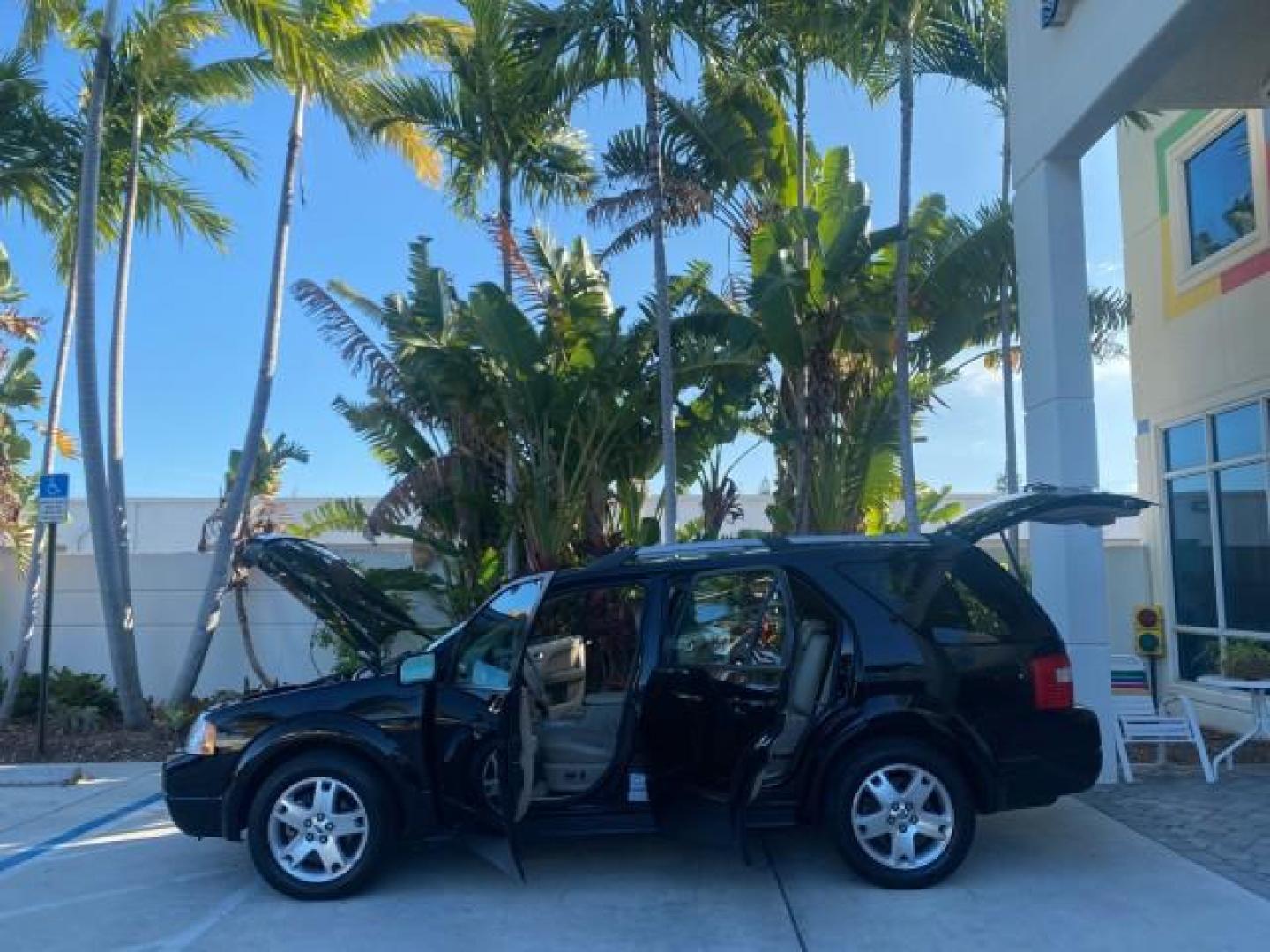 2005 Black /Pebble Ford Freestyle Limited LOW MILES 69,845 1 OWNER AWD (1FMZK06165G) with an 3.0L SMPI 24-Valve V6 Duratec Engine engine, Automatic transmission, located at 4701 North Dixie Hwy, Pompano Beach, FL, 33064, (954) 422-2889, 26.240938, -80.123474 - OUR WEBPAGE FLORIDACARS1.COM HAS OVER 100 PHOTOS AND FREE CARFAX LINK 2005 FORD FREESTYLE LIMITED VIN: 1FMZK06165GA49599 1 F M Z K 0 6 1 6 5 G A 4 9 5 9 9 4 DOOR WAGON/SPORT UTILITY 3.0L V6 F DOHC GASOLINE 24 MPG ALL WHEEL DRIVE Features 4WD/AWD ABS Brakes Air Conditioning Alloy Wheels AM/FM Stereo - Photo#8
