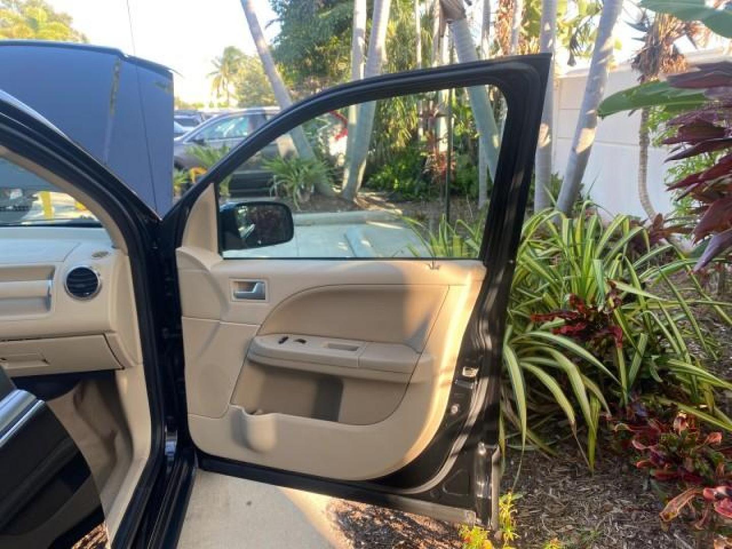 2005 Black /Pebble Ford Freestyle Limited LOW MILES 69,845 1 OWNER AWD (1FMZK06165G) with an 3.0L SMPI 24-Valve V6 Duratec Engine engine, Automatic transmission, located at 4701 North Dixie Hwy, Pompano Beach, FL, 33064, (954) 422-2889, 26.240938, -80.123474 - OUR WEBPAGE FLORIDACARS1.COM HAS OVER 100 PHOTOS AND FREE CARFAX LINK 2005 FORD FREESTYLE LIMITED VIN: 1FMZK06165GA49599 1 F M Z K 0 6 1 6 5 G A 4 9 5 9 9 4 DOOR WAGON/SPORT UTILITY 3.0L V6 F DOHC GASOLINE 24 MPG ALL WHEEL DRIVE Features 4WD/AWD ABS Brakes Air Conditioning Alloy Wheels AM/FM Stereo - Photo#11
