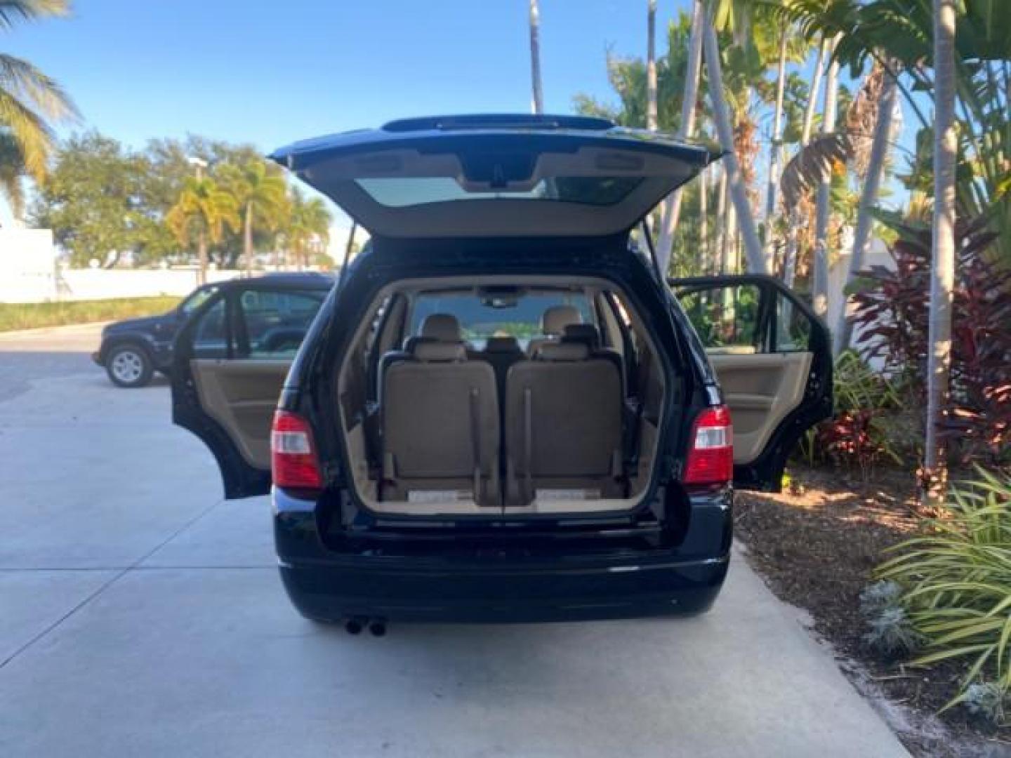 2005 Black /Pebble Ford Freestyle Limited LOW MILES 69,845 1 OWNER AWD (1FMZK06165G) with an 3.0L SMPI 24-Valve V6 Duratec Engine engine, Automatic transmission, located at 4701 North Dixie Hwy, Pompano Beach, FL, 33064, (954) 422-2889, 26.240938, -80.123474 - OUR WEBPAGE FLORIDACARS1.COM HAS OVER 100 PHOTOS AND FREE CARFAX LINK 2005 FORD FREESTYLE LIMITED VIN: 1FMZK06165GA49599 1 F M Z K 0 6 1 6 5 G A 4 9 5 9 9 4 DOOR WAGON/SPORT UTILITY 3.0L V6 F DOHC GASOLINE 24 MPG ALL WHEEL DRIVE Features 4WD/AWD ABS Brakes Air Conditioning Alloy Wheels AM/FM Stereo - Photo#15