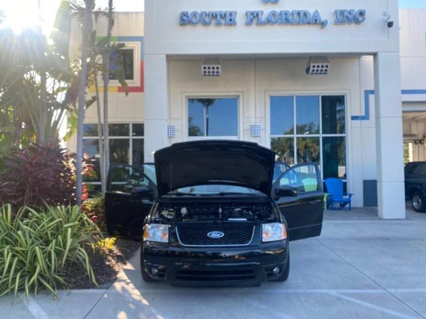 2005 Black /Pebble Ford Freestyle Limited LOW MILES 69,845 1 OWNER AWD (1FMZK06165G) with an 3.0L SMPI 24-Valve V6 Duratec Engine engine, Automatic transmission, located at 4701 North Dixie Hwy, Pompano Beach, FL, 33064, (954) 422-2889, 26.240938, -80.123474 - OUR WEBPAGE FLORIDACARS1.COM HAS OVER 100 PHOTOS AND FREE CARFAX LINK 2005 FORD FREESTYLE LIMITED VIN: 1FMZK06165GA49599 1 F M Z K 0 6 1 6 5 G A 4 9 5 9 9 4 DOOR WAGON/SPORT UTILITY 3.0L V6 F DOHC GASOLINE 24 MPG ALL WHEEL DRIVE Features 4WD/AWD ABS Brakes Air Conditioning Alloy Wheels AM/FM Stereo - Photo#16