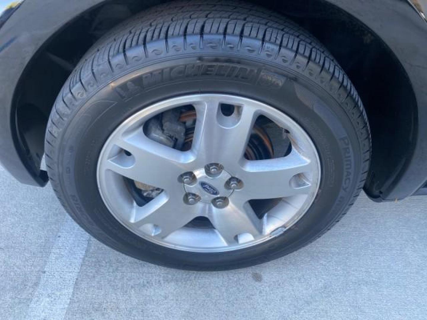 2005 Black /Pebble Ford Freestyle Limited LOW MILES 69,845 1 OWNER AWD (1FMZK06165G) with an 3.0L SMPI 24-Valve V6 Duratec Engine engine, Automatic transmission, located at 4701 North Dixie Hwy, Pompano Beach, FL, 33064, (954) 422-2889, 26.240938, -80.123474 - OUR WEBPAGE FLORIDACARS1.COM HAS OVER 100 PHOTOS AND FREE CARFAX LINK 2005 FORD FREESTYLE LIMITED VIN: 1FMZK06165GA49599 1 F M Z K 0 6 1 6 5 G A 4 9 5 9 9 4 DOOR WAGON/SPORT UTILITY 3.0L V6 F DOHC GASOLINE 24 MPG ALL WHEEL DRIVE Features 4WD/AWD ABS Brakes Air Conditioning Alloy Wheels AM/FM Stereo - Photo#19