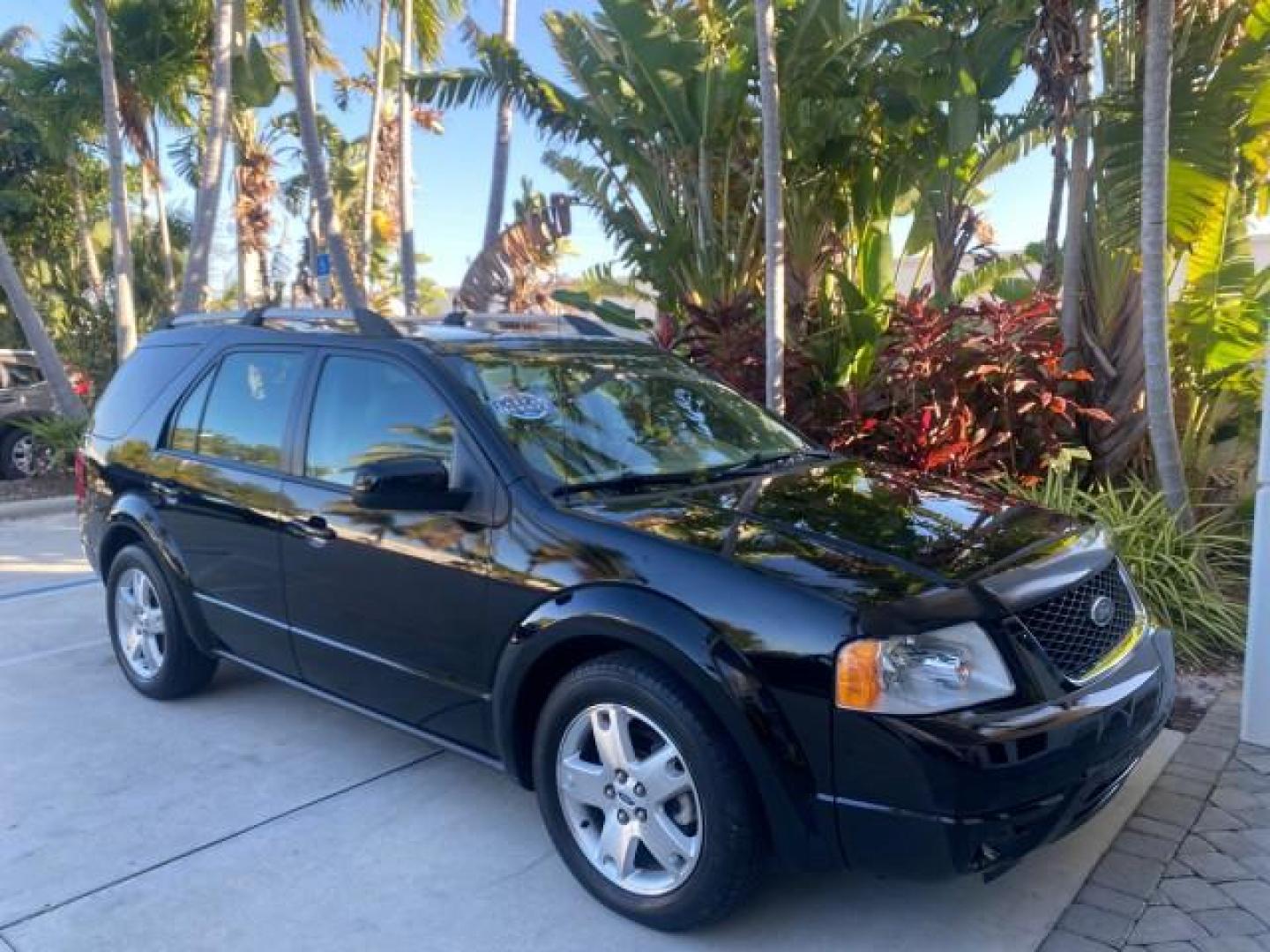 2005 Black /Pebble Ford Freestyle Limited LOW MILES 69,845 1 OWNER AWD (1FMZK06165G) with an 3.0L SMPI 24-Valve V6 Duratec Engine engine, Automatic transmission, located at 4701 North Dixie Hwy, Pompano Beach, FL, 33064, (954) 422-2889, 26.240938, -80.123474 - OUR WEBPAGE FLORIDACARS1.COM HAS OVER 100 PHOTOS AND FREE CARFAX LINK 2005 FORD FREESTYLE LIMITED VIN: 1FMZK06165GA49599 1 F M Z K 0 6 1 6 5 G A 4 9 5 9 9 4 DOOR WAGON/SPORT UTILITY 3.0L V6 F DOHC GASOLINE 24 MPG ALL WHEEL DRIVE Features 4WD/AWD ABS Brakes Air Conditioning Alloy Wheels AM/FM Stereo - Photo#24