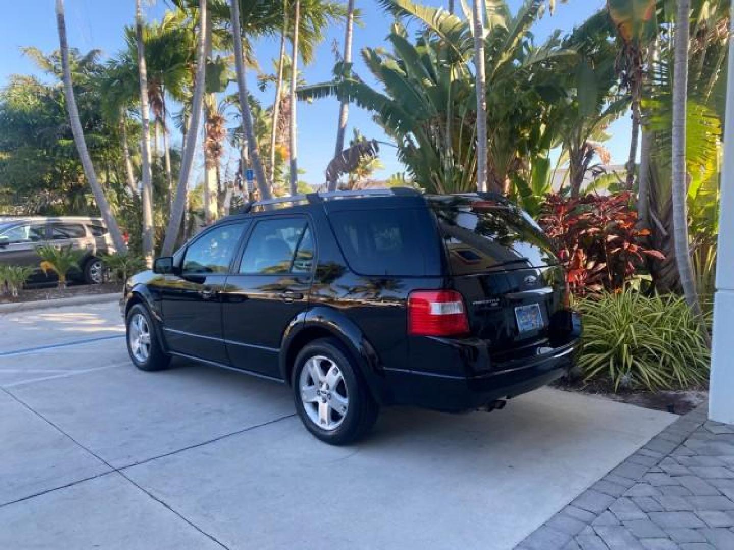 2005 Black /Pebble Ford Freestyle Limited LOW MILES 69,845 1 OWNER AWD (1FMZK06165G) with an 3.0L SMPI 24-Valve V6 Duratec Engine engine, Automatic transmission, located at 4701 North Dixie Hwy, Pompano Beach, FL, 33064, (954) 422-2889, 26.240938, -80.123474 - OUR WEBPAGE FLORIDACARS1.COM HAS OVER 100 PHOTOS AND FREE CARFAX LINK 2005 FORD FREESTYLE LIMITED VIN: 1FMZK06165GA49599 1 F M Z K 0 6 1 6 5 G A 4 9 5 9 9 4 DOOR WAGON/SPORT UTILITY 3.0L V6 F DOHC GASOLINE 24 MPG ALL WHEEL DRIVE Features 4WD/AWD ABS Brakes Air Conditioning Alloy Wheels AM/FM Stereo - Photo#33