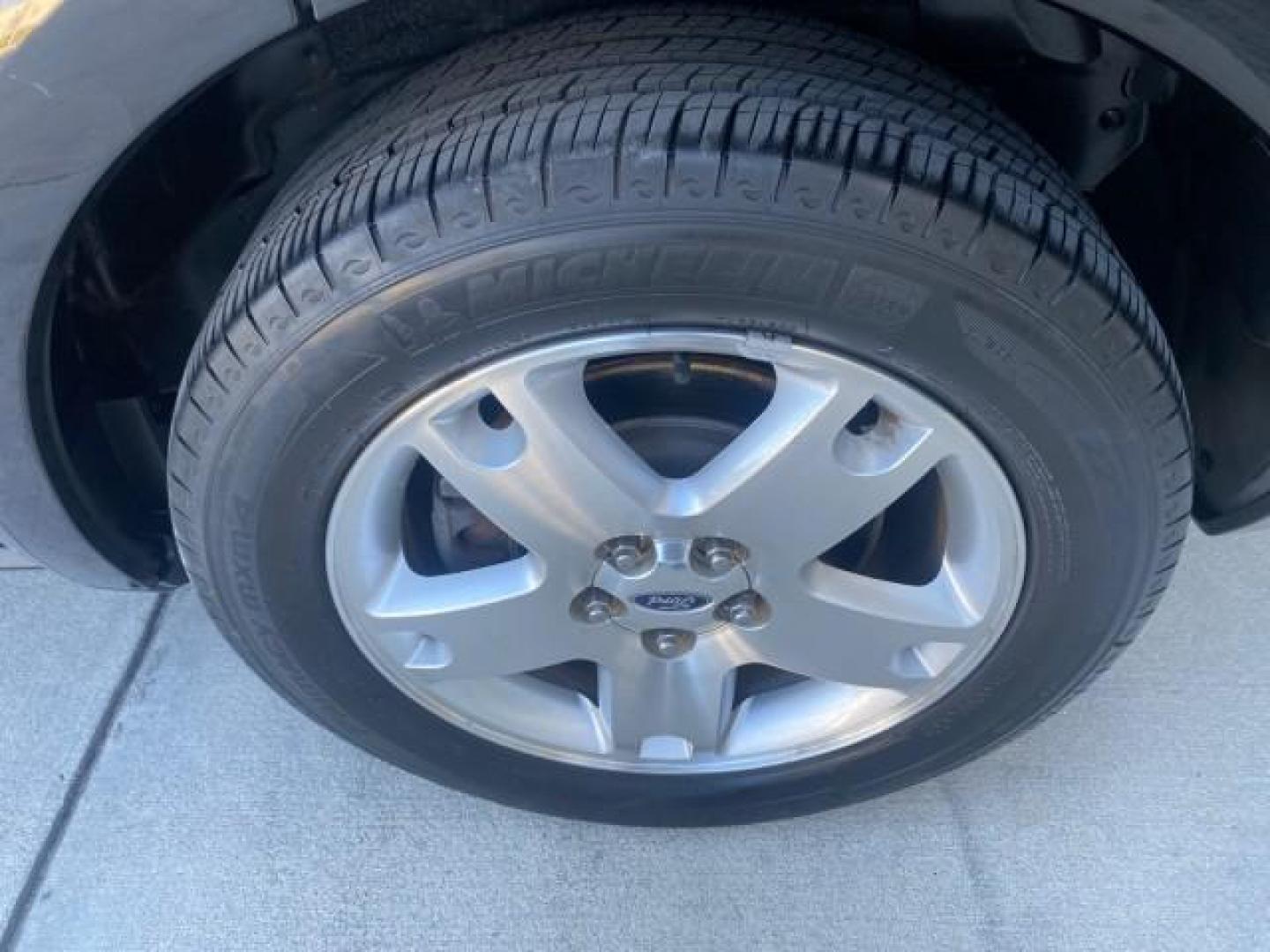 2005 Black /Pebble Ford Freestyle Limited LOW MILES 69,845 1 OWNER AWD (1FMZK06165G) with an 3.0L SMPI 24-Valve V6 Duratec Engine engine, Automatic transmission, located at 4701 North Dixie Hwy, Pompano Beach, FL, 33064, (954) 422-2889, 26.240938, -80.123474 - OUR WEBPAGE FLORIDACARS1.COM HAS OVER 100 PHOTOS AND FREE CARFAX LINK 2005 FORD FREESTYLE LIMITED VIN: 1FMZK06165GA49599 1 F M Z K 0 6 1 6 5 G A 4 9 5 9 9 4 DOOR WAGON/SPORT UTILITY 3.0L V6 F DOHC GASOLINE 24 MPG ALL WHEEL DRIVE Features 4WD/AWD ABS Brakes Air Conditioning Alloy Wheels AM/FM Stereo - Photo#92