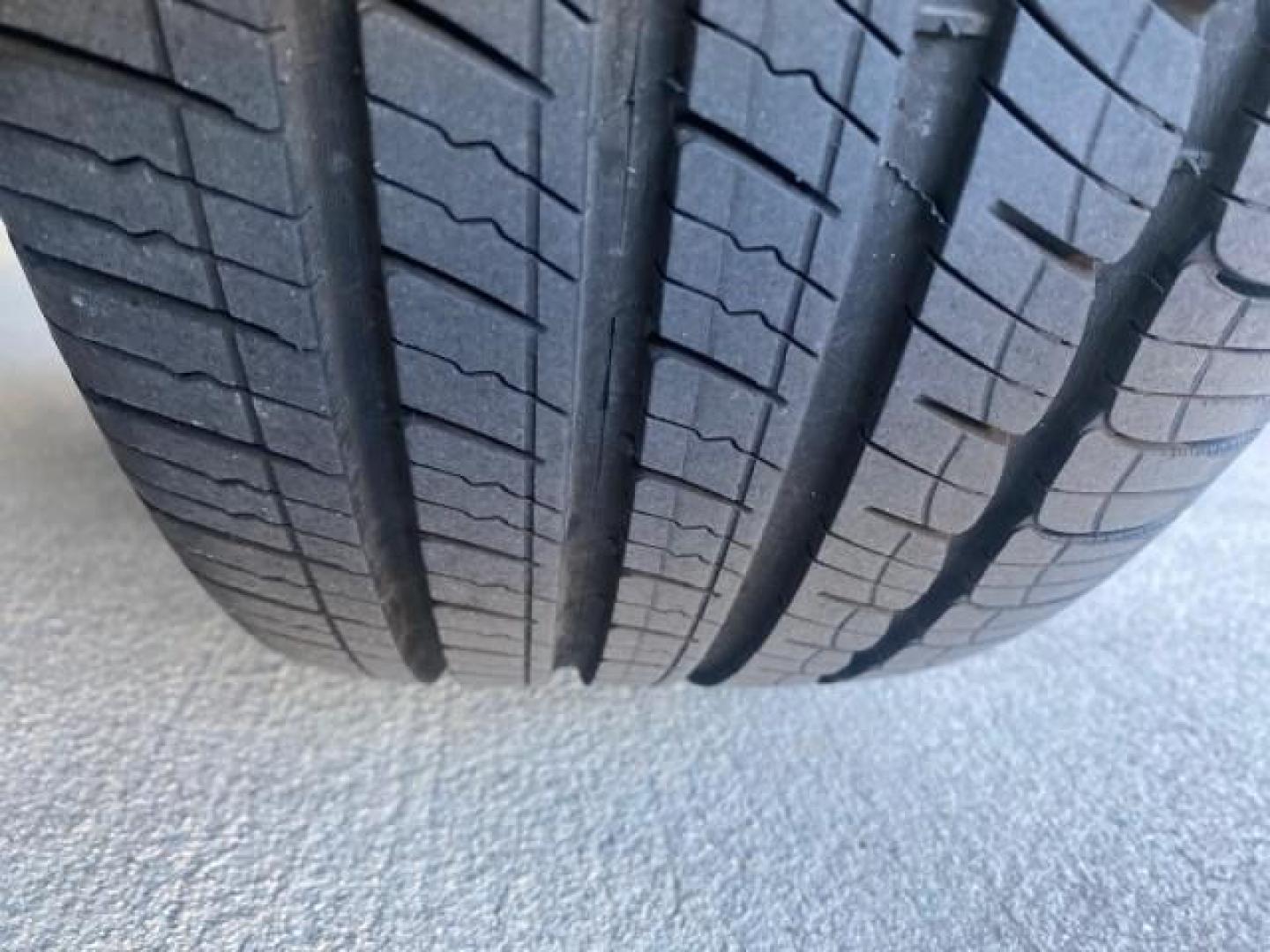 2005 Black /Pebble Ford Freestyle Limited LOW MILES 69,845 1 OWNER AWD (1FMZK06165G) with an 3.0L SMPI 24-Valve V6 Duratec Engine engine, Automatic transmission, located at 4701 North Dixie Hwy, Pompano Beach, FL, 33064, (954) 422-2889, 26.240938, -80.123474 - OUR WEBPAGE FLORIDACARS1.COM HAS OVER 100 PHOTOS AND FREE CARFAX LINK 2005 FORD FREESTYLE LIMITED VIN: 1FMZK06165GA49599 1 F M Z K 0 6 1 6 5 G A 4 9 5 9 9 4 DOOR WAGON/SPORT UTILITY 3.0L V6 F DOHC GASOLINE 24 MPG ALL WHEEL DRIVE Features 4WD/AWD ABS Brakes Air Conditioning Alloy Wheels AM/FM Stereo - Photo#93