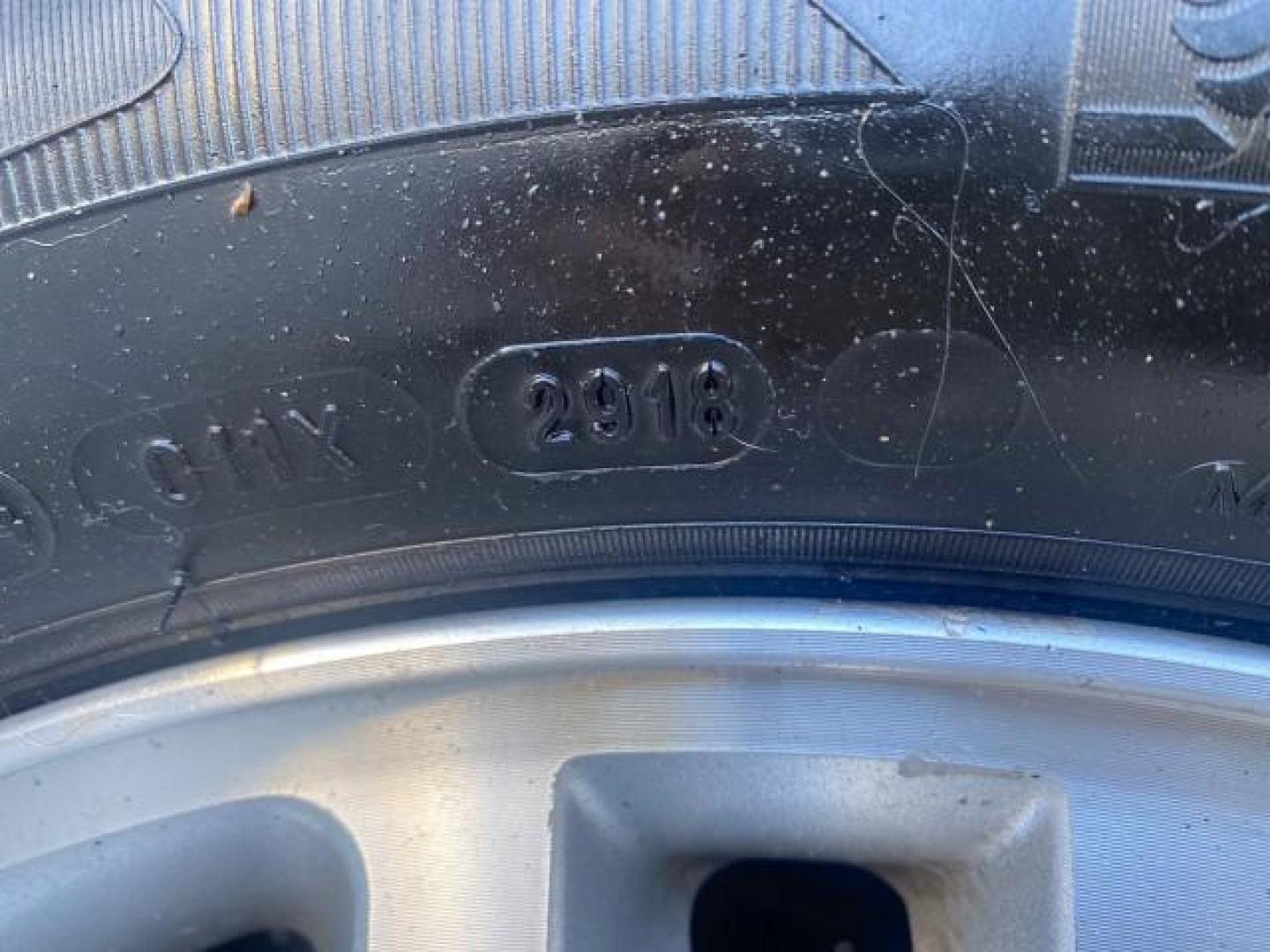 2005 Black /Pebble Ford Freestyle Limited LOW MILES 69,845 1 OWNER AWD (1FMZK06165G) with an 3.0L SMPI 24-Valve V6 Duratec Engine engine, Automatic transmission, located at 4701 North Dixie Hwy, Pompano Beach, FL, 33064, (954) 422-2889, 26.240938, -80.123474 - OUR WEBPAGE FLORIDACARS1.COM HAS OVER 100 PHOTOS AND FREE CARFAX LINK 2005 FORD FREESTYLE LIMITED VIN: 1FMZK06165GA49599 1 F M Z K 0 6 1 6 5 G A 4 9 5 9 9 4 DOOR WAGON/SPORT UTILITY 3.0L V6 F DOHC GASOLINE 24 MPG ALL WHEEL DRIVE Features 4WD/AWD ABS Brakes Air Conditioning Alloy Wheels AM/FM Stereo - Photo#94