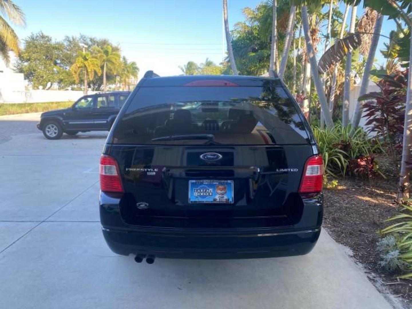 2005 Black /Pebble Ford Freestyle Limited LOW MILES 69,845 1 OWNER AWD (1FMZK06165G) with an 3.0L SMPI 24-Valve V6 Duratec Engine engine, Automatic transmission, located at 4701 North Dixie Hwy, Pompano Beach, FL, 33064, (954) 422-2889, 26.240938, -80.123474 - OUR WEBPAGE FLORIDACARS1.COM HAS OVER 100 PHOTOS AND FREE CARFAX LINK 2005 FORD FREESTYLE LIMITED VIN: 1FMZK06165GA49599 1 F M Z K 0 6 1 6 5 G A 4 9 5 9 9 4 DOOR WAGON/SPORT UTILITY 3.0L V6 F DOHC GASOLINE 24 MPG ALL WHEEL DRIVE Features 4WD/AWD ABS Brakes Air Conditioning Alloy Wheels AM/FM Stereo - Photo#95