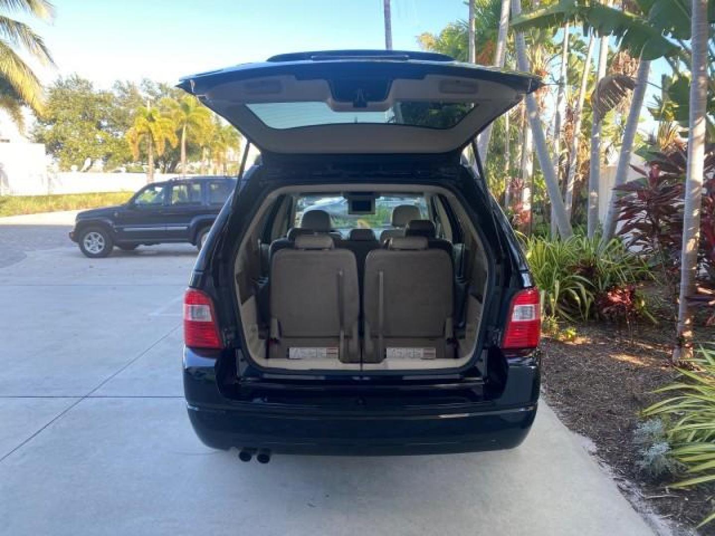 2005 Black /Pebble Ford Freestyle Limited LOW MILES 69,845 1 OWNER AWD (1FMZK06165G) with an 3.0L SMPI 24-Valve V6 Duratec Engine engine, Automatic transmission, located at 4701 North Dixie Hwy, Pompano Beach, FL, 33064, (954) 422-2889, 26.240938, -80.123474 - OUR WEBPAGE FLORIDACARS1.COM HAS OVER 100 PHOTOS AND FREE CARFAX LINK 2005 FORD FREESTYLE LIMITED VIN: 1FMZK06165GA49599 1 F M Z K 0 6 1 6 5 G A 4 9 5 9 9 4 DOOR WAGON/SPORT UTILITY 3.0L V6 F DOHC GASOLINE 24 MPG ALL WHEEL DRIVE Features 4WD/AWD ABS Brakes Air Conditioning Alloy Wheels AM/FM Stereo - Photo#99