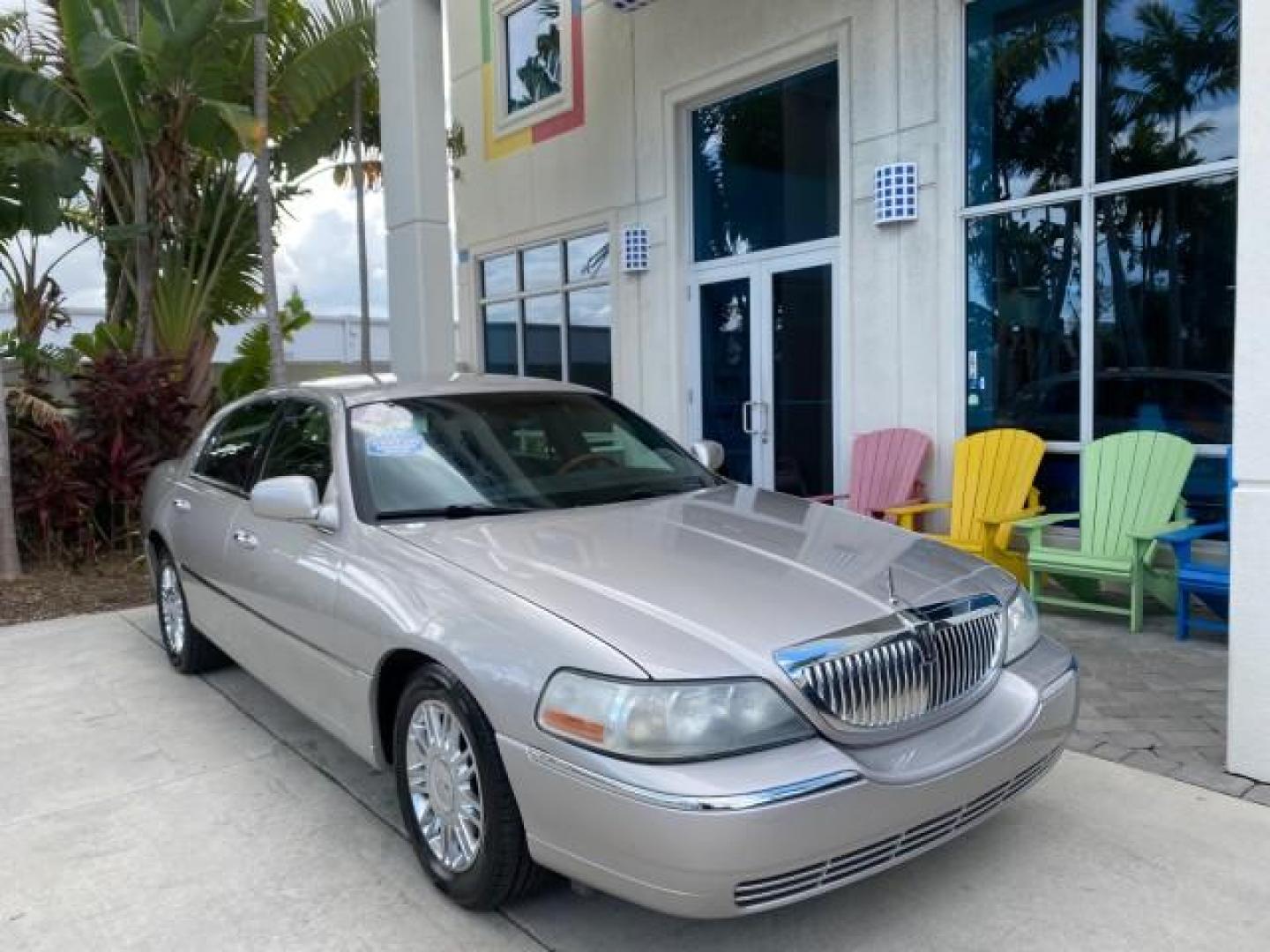 2009 Silver Birch Metallic /Black Lincoln Town Car Signature Limited LOW MILES 50,225 (2LNHM82V49X) with an 4.6L SOHC EFI V8 FFV Engine engine, Automatic transmission, located at 4701 North Dixie Hwy, Pompano Beach, FL, 33064, (954) 422-2889, 26.240938, -80.123474 - OUR WEBPAGE FLORIDACARS1.COM HAS OVER 100 PHOTOS AND FREE CARFAX LINK 2009 LINCOLN TOWN CAR SIGNATURE LIMITED VIN: 2LNHM82V49X626935 2 L N H M 8 2 V 4 9 X 6 2 6 9 3 5 SEDAN 4 DR 4.6L V8 F SOHC 16V FLEX FUEL 24 MPG REAR WHEEL DRIVE Features ABS Brakes Air Conditioning Alloy Wheels AM/FM Stereo Audiop - Photo#1