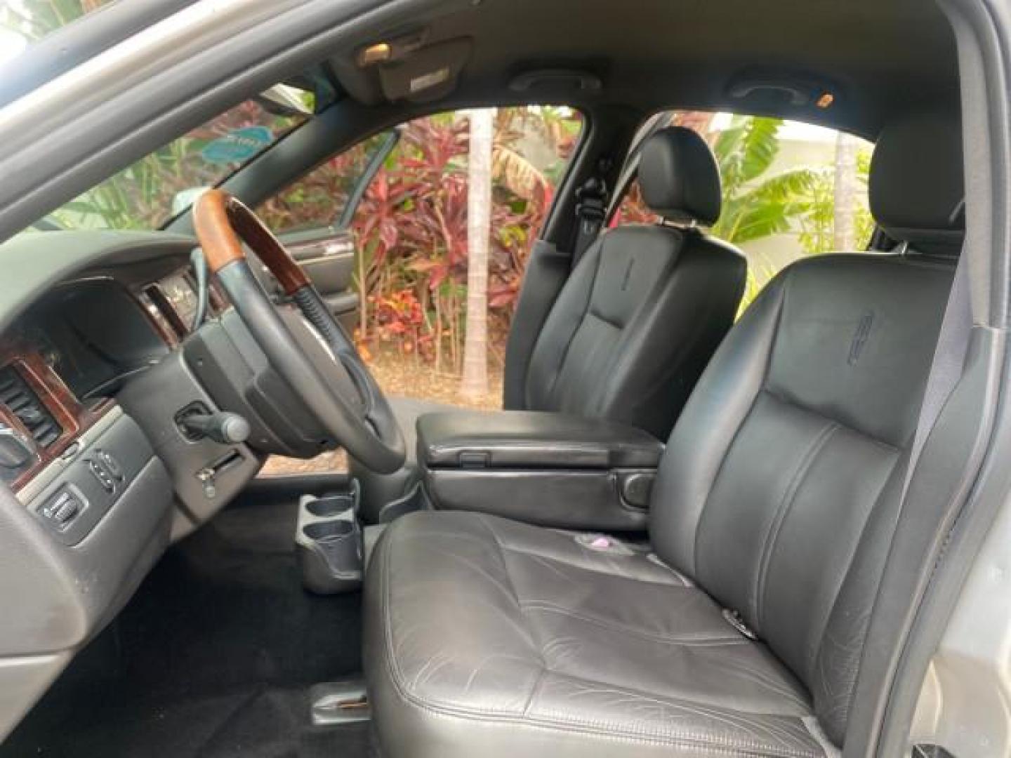 2009 Silver Birch Metallic /Black Lincoln Town Car Signature Limited LOW MILES 50,225 (2LNHM82V49X) with an 4.6L SOHC EFI V8 FFV Engine engine, Automatic transmission, located at 4701 North Dixie Hwy, Pompano Beach, FL, 33064, (954) 422-2889, 26.240938, -80.123474 - OUR WEBPAGE FLORIDACARS1.COM HAS OVER 100 PHOTOS AND FREE CARFAX LINK 2009 LINCOLN TOWN CAR SIGNATURE LIMITED VIN: 2LNHM82V49X626935 2 L N H M 8 2 V 4 9 X 6 2 6 9 3 5 SEDAN 4 DR 4.6L V8 F SOHC 16V FLEX FUEL 24 MPG REAR WHEEL DRIVE Features ABS Brakes Air Conditioning Alloy Wheels AM/FM Stereo Audiop - Photo#10