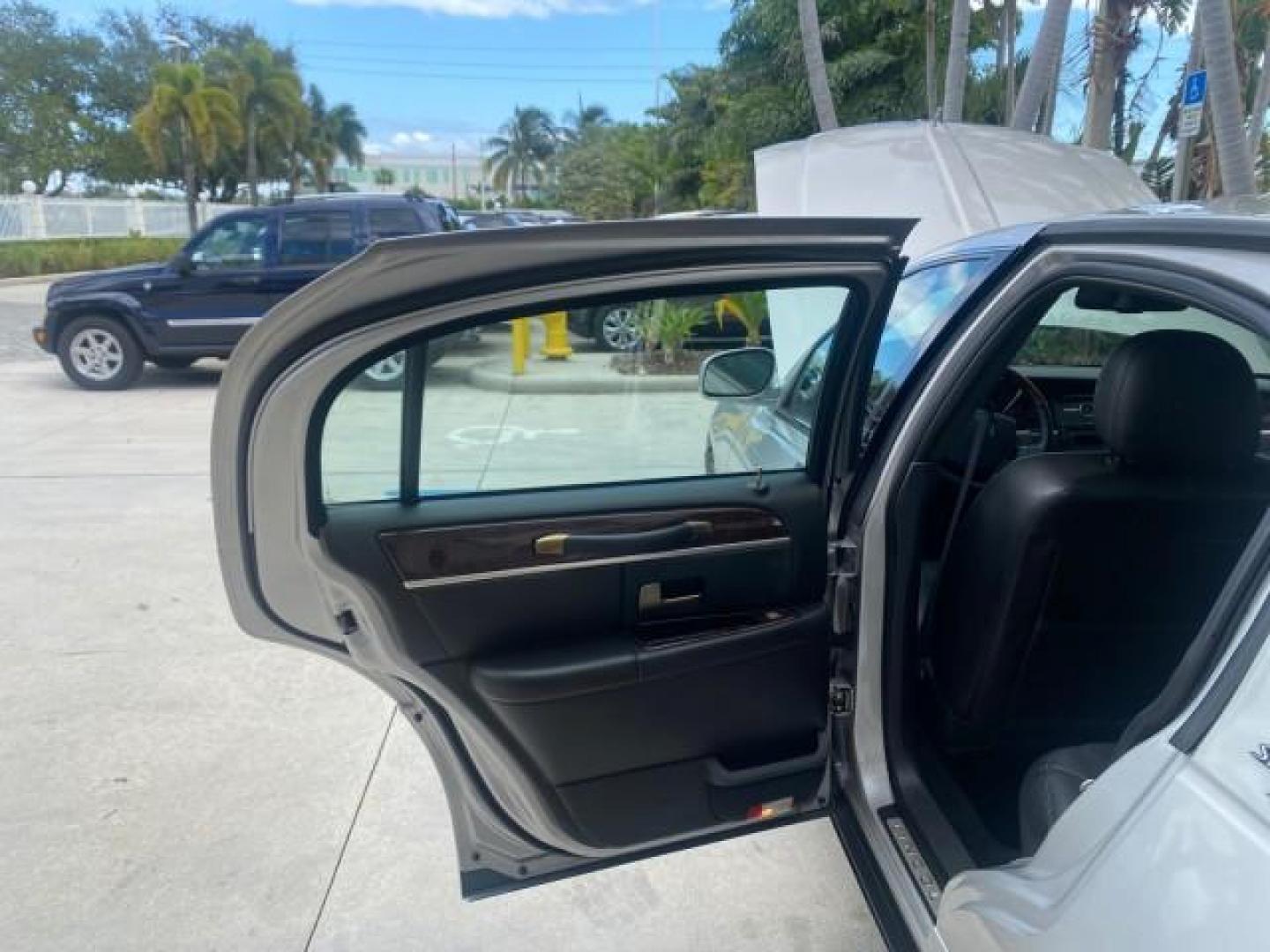 2009 Silver Birch Metallic /Black Lincoln Town Car Signature Limited LOW MILES 50,225 (2LNHM82V49X) with an 4.6L SOHC EFI V8 FFV Engine engine, Automatic transmission, located at 4701 North Dixie Hwy, Pompano Beach, FL, 33064, (954) 422-2889, 26.240938, -80.123474 - OUR WEBPAGE FLORIDACARS1.COM HAS OVER 100 PHOTOS AND FREE CARFAX LINK 2009 LINCOLN TOWN CAR SIGNATURE LIMITED VIN: 2LNHM82V49X626935 2 L N H M 8 2 V 4 9 X 6 2 6 9 3 5 SEDAN 4 DR 4.6L V8 F SOHC 16V FLEX FUEL 24 MPG REAR WHEEL DRIVE Features ABS Brakes Air Conditioning Alloy Wheels AM/FM Stereo Audiop - Photo#13
