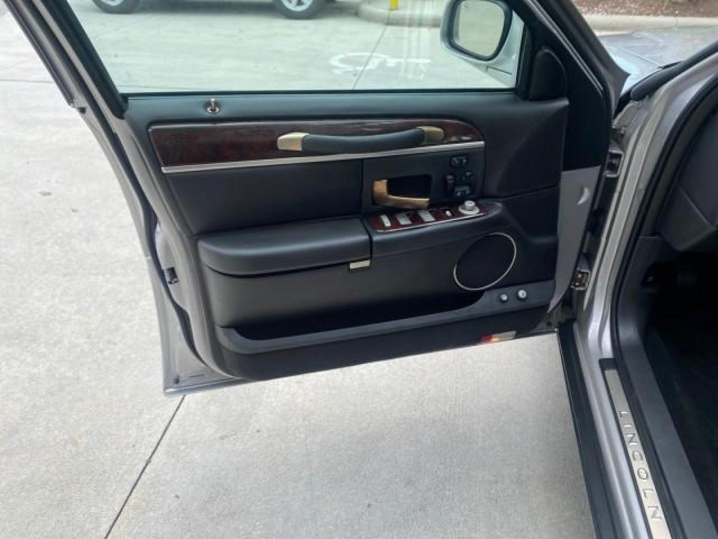 2009 Silver Birch Metallic /Black Lincoln Town Car Signature Limited LOW MILES 50,225 (2LNHM82V49X) with an 4.6L SOHC EFI V8 FFV Engine engine, Automatic transmission, located at 4701 North Dixie Hwy, Pompano Beach, FL, 33064, (954) 422-2889, 26.240938, -80.123474 - OUR WEBPAGE FLORIDACARS1.COM HAS OVER 100 PHOTOS AND FREE CARFAX LINK 2009 LINCOLN TOWN CAR SIGNATURE LIMITED VIN: 2LNHM82V49X626935 2 L N H M 8 2 V 4 9 X 6 2 6 9 3 5 SEDAN 4 DR 4.6L V8 F SOHC 16V FLEX FUEL 24 MPG REAR WHEEL DRIVE Features ABS Brakes Air Conditioning Alloy Wheels AM/FM Stereo Audiop - Photo#42