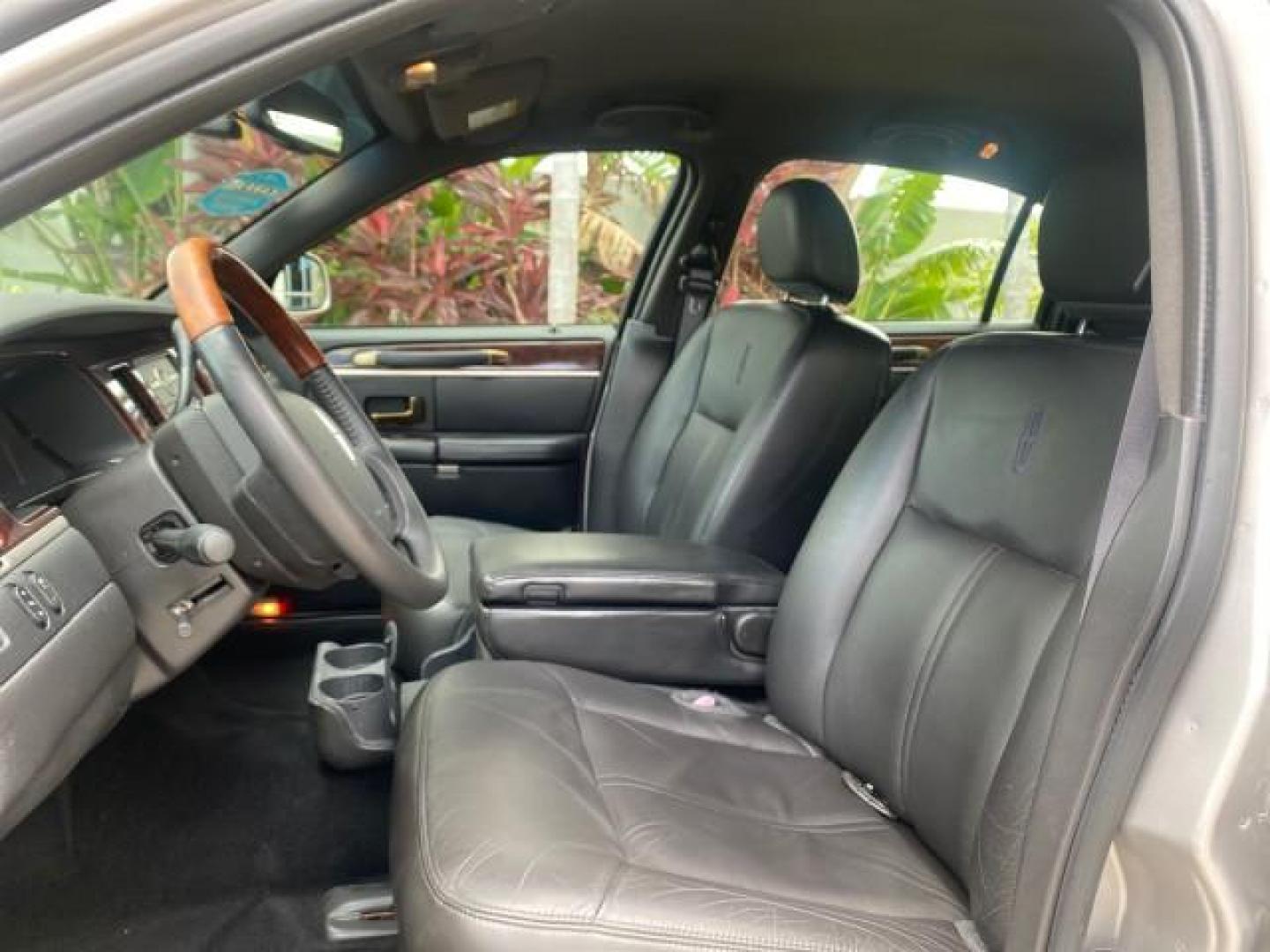 2009 Silver Birch Metallic /Black Lincoln Town Car Signature Limited LOW MILES 50,225 (2LNHM82V49X) with an 4.6L SOHC EFI V8 FFV Engine engine, Automatic transmission, located at 4701 North Dixie Hwy, Pompano Beach, FL, 33064, (954) 422-2889, 26.240938, -80.123474 - OUR WEBPAGE FLORIDACARS1.COM HAS OVER 100 PHOTOS AND FREE CARFAX LINK 2009 LINCOLN TOWN CAR SIGNATURE LIMITED VIN: 2LNHM82V49X626935 2 L N H M 8 2 V 4 9 X 6 2 6 9 3 5 SEDAN 4 DR 4.6L V8 F SOHC 16V FLEX FUEL 24 MPG REAR WHEEL DRIVE Features ABS Brakes Air Conditioning Alloy Wheels AM/FM Stereo Audiop - Photo#44