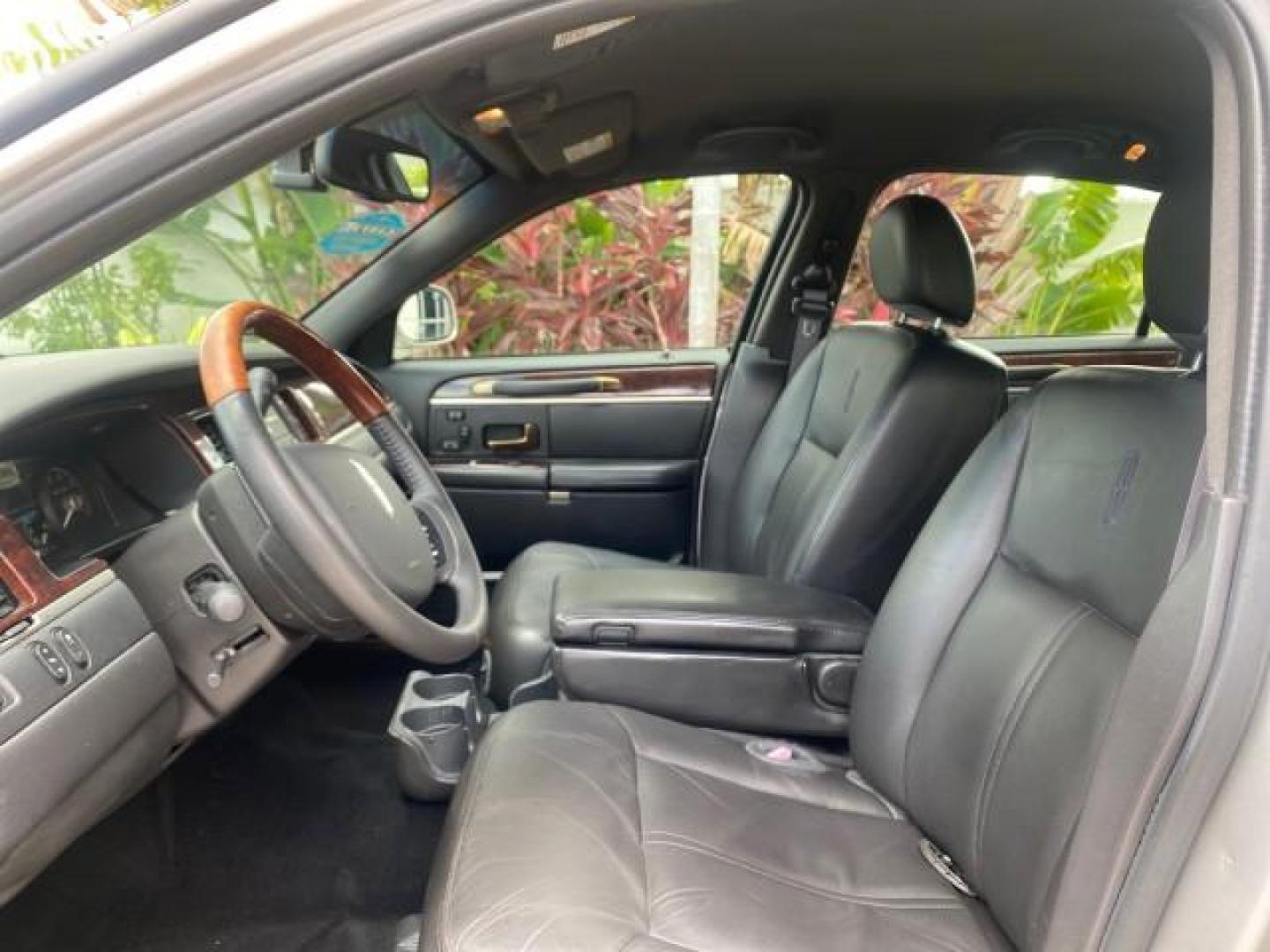 2009 Silver Birch Metallic /Black Lincoln Town Car Signature Limited LOW MILES 50,225 (2LNHM82V49X) with an 4.6L SOHC EFI V8 FFV Engine engine, Automatic transmission, located at 4701 North Dixie Hwy, Pompano Beach, FL, 33064, (954) 422-2889, 26.240938, -80.123474 - OUR WEBPAGE FLORIDACARS1.COM HAS OVER 100 PHOTOS AND FREE CARFAX LINK 2009 LINCOLN TOWN CAR SIGNATURE LIMITED VIN: 2LNHM82V49X626935 2 L N H M 8 2 V 4 9 X 6 2 6 9 3 5 SEDAN 4 DR 4.6L V8 F SOHC 16V FLEX FUEL 24 MPG REAR WHEEL DRIVE Features ABS Brakes Air Conditioning Alloy Wheels AM/FM Stereo Audiop - Photo#46