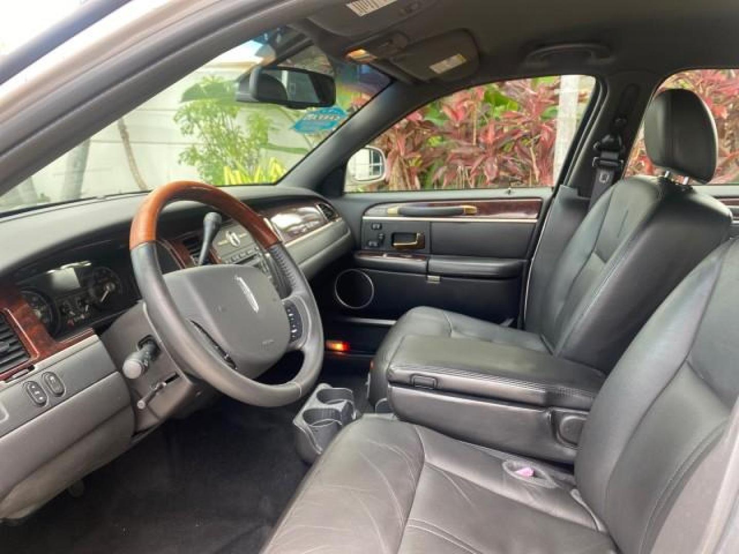 2009 Silver Birch Metallic /Black Lincoln Town Car Signature Limited LOW MILES 50,225 (2LNHM82V49X) with an 4.6L SOHC EFI V8 FFV Engine engine, Automatic transmission, located at 4701 North Dixie Hwy, Pompano Beach, FL, 33064, (954) 422-2889, 26.240938, -80.123474 - OUR WEBPAGE FLORIDACARS1.COM HAS OVER 100 PHOTOS AND FREE CARFAX LINK 2009 LINCOLN TOWN CAR SIGNATURE LIMITED VIN: 2LNHM82V49X626935 2 L N H M 8 2 V 4 9 X 6 2 6 9 3 5 SEDAN 4 DR 4.6L V8 F SOHC 16V FLEX FUEL 24 MPG REAR WHEEL DRIVE Features ABS Brakes Air Conditioning Alloy Wheels AM/FM Stereo Audiop - Photo#47