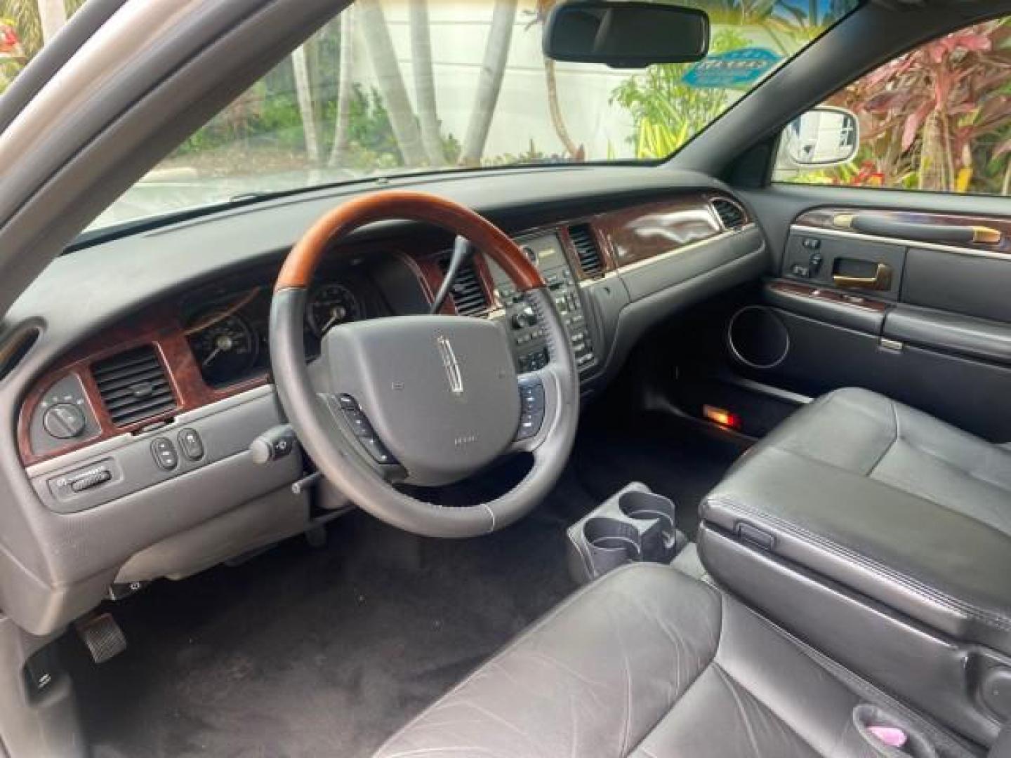 2009 Silver Birch Metallic /Black Lincoln Town Car Signature Limited LOW MILES 50,225 (2LNHM82V49X) with an 4.6L SOHC EFI V8 FFV Engine engine, Automatic transmission, located at 4701 North Dixie Hwy, Pompano Beach, FL, 33064, (954) 422-2889, 26.240938, -80.123474 - OUR WEBPAGE FLORIDACARS1.COM HAS OVER 100 PHOTOS AND FREE CARFAX LINK 2009 LINCOLN TOWN CAR SIGNATURE LIMITED VIN: 2LNHM82V49X626935 2 L N H M 8 2 V 4 9 X 6 2 6 9 3 5 SEDAN 4 DR 4.6L V8 F SOHC 16V FLEX FUEL 24 MPG REAR WHEEL DRIVE Features ABS Brakes Air Conditioning Alloy Wheels AM/FM Stereo Audiop - Photo#49