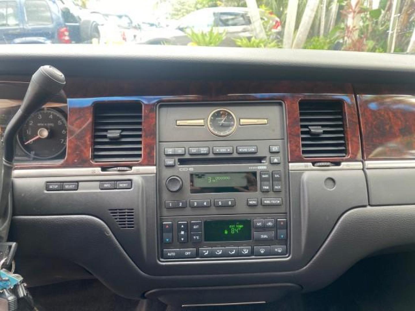 2009 Silver Birch Metallic /Black Lincoln Town Car Signature Limited LOW MILES 50,225 (2LNHM82V49X) with an 4.6L SOHC EFI V8 FFV Engine engine, Automatic transmission, located at 4701 North Dixie Hwy, Pompano Beach, FL, 33064, (954) 422-2889, 26.240938, -80.123474 - OUR WEBPAGE FLORIDACARS1.COM HAS OVER 100 PHOTOS AND FREE CARFAX LINK 2009 LINCOLN TOWN CAR SIGNATURE LIMITED VIN: 2LNHM82V49X626935 2 L N H M 8 2 V 4 9 X 6 2 6 9 3 5 SEDAN 4 DR 4.6L V8 F SOHC 16V FLEX FUEL 24 MPG REAR WHEEL DRIVE Features ABS Brakes Air Conditioning Alloy Wheels AM/FM Stereo Audiop - Photo#59
