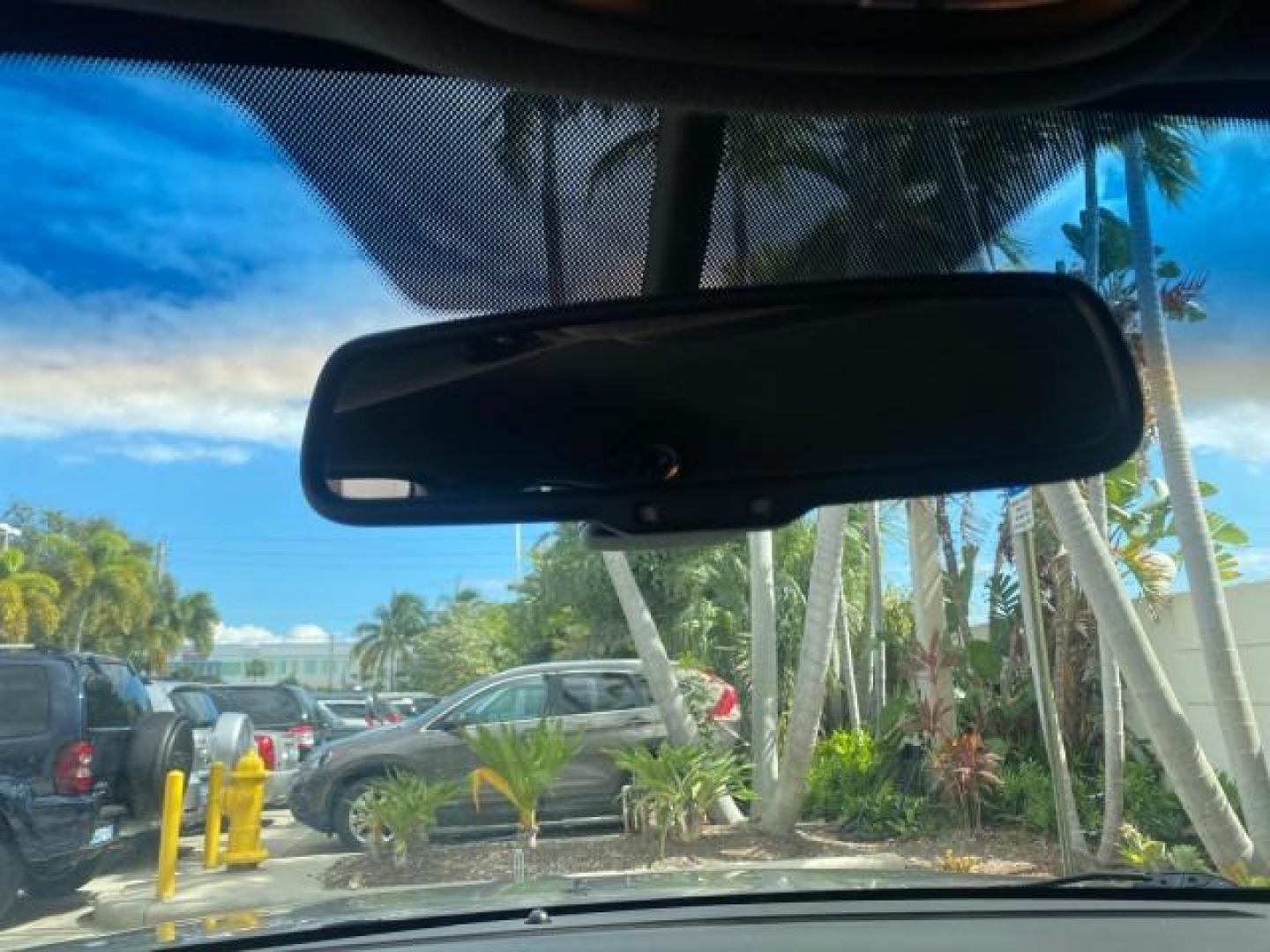 2009 Silver Birch Metallic /Black Lincoln Town Car Signature Limited LOW MILES 50,225 (2LNHM82V49X) with an 4.6L SOHC EFI V8 FFV Engine engine, Automatic transmission, located at 4701 North Dixie Hwy, Pompano Beach, FL, 33064, (954) 422-2889, 26.240938, -80.123474 - OUR WEBPAGE FLORIDACARS1.COM HAS OVER 100 PHOTOS AND FREE CARFAX LINK 2009 LINCOLN TOWN CAR SIGNATURE LIMITED VIN: 2LNHM82V49X626935 2 L N H M 8 2 V 4 9 X 6 2 6 9 3 5 SEDAN 4 DR 4.6L V8 F SOHC 16V FLEX FUEL 24 MPG REAR WHEEL DRIVE Features ABS Brakes Air Conditioning Alloy Wheels AM/FM Stereo Audiop - Photo#68