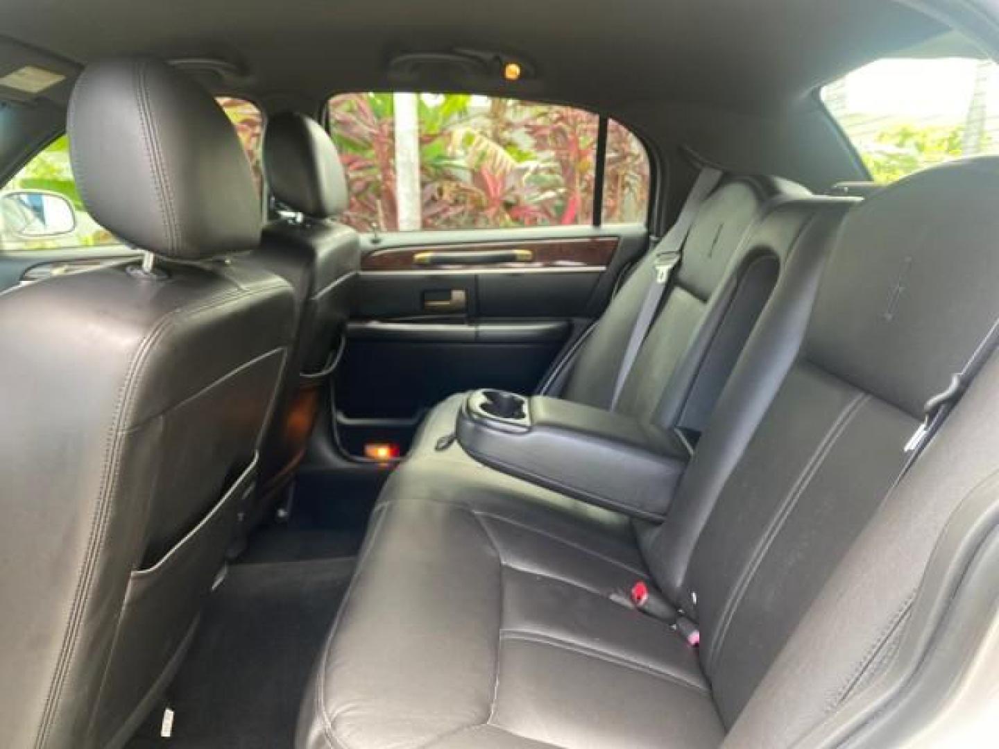 2009 Silver Birch Metallic /Black Lincoln Town Car Signature Limited LOW MILES 50,225 (2LNHM82V49X) with an 4.6L SOHC EFI V8 FFV Engine engine, Automatic transmission, located at 4701 North Dixie Hwy, Pompano Beach, FL, 33064, (954) 422-2889, 26.240938, -80.123474 - OUR WEBPAGE FLORIDACARS1.COM HAS OVER 100 PHOTOS AND FREE CARFAX LINK 2009 LINCOLN TOWN CAR SIGNATURE LIMITED VIN: 2LNHM82V49X626935 2 L N H M 8 2 V 4 9 X 6 2 6 9 3 5 SEDAN 4 DR 4.6L V8 F SOHC 16V FLEX FUEL 24 MPG REAR WHEEL DRIVE Features ABS Brakes Air Conditioning Alloy Wheels AM/FM Stereo Audiop - Photo#80
