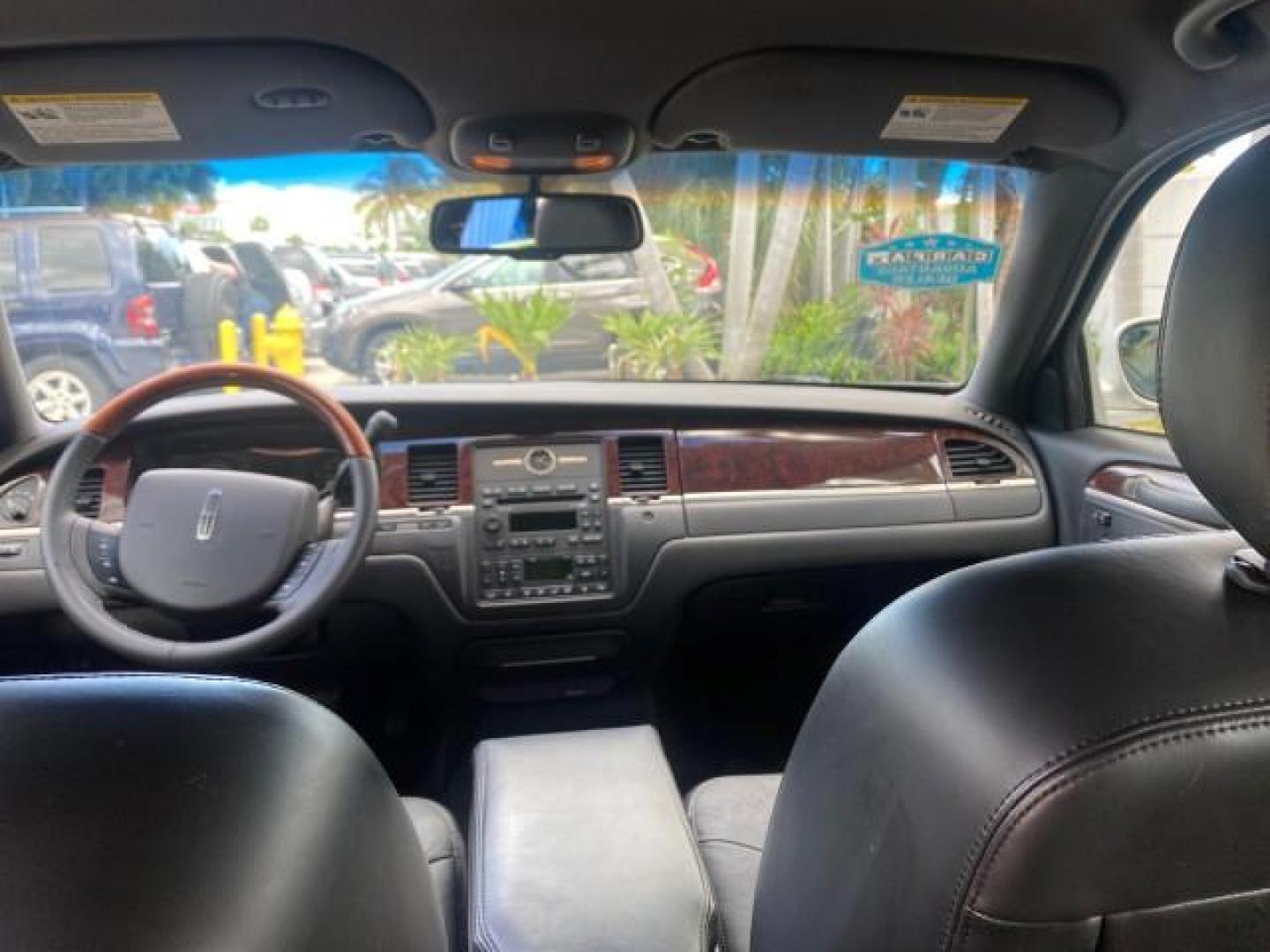 2009 Silver Birch Metallic /Black Lincoln Town Car Signature Limited LOW MILES 50,225 (2LNHM82V49X) with an 4.6L SOHC EFI V8 FFV Engine engine, Automatic transmission, located at 4701 North Dixie Hwy, Pompano Beach, FL, 33064, (954) 422-2889, 26.240938, -80.123474 - OUR WEBPAGE FLORIDACARS1.COM HAS OVER 100 PHOTOS AND FREE CARFAX LINK 2009 LINCOLN TOWN CAR SIGNATURE LIMITED VIN: 2LNHM82V49X626935 2 L N H M 8 2 V 4 9 X 6 2 6 9 3 5 SEDAN 4 DR 4.6L V8 F SOHC 16V FLEX FUEL 24 MPG REAR WHEEL DRIVE Features ABS Brakes Air Conditioning Alloy Wheels AM/FM Stereo Audiop - Photo#85