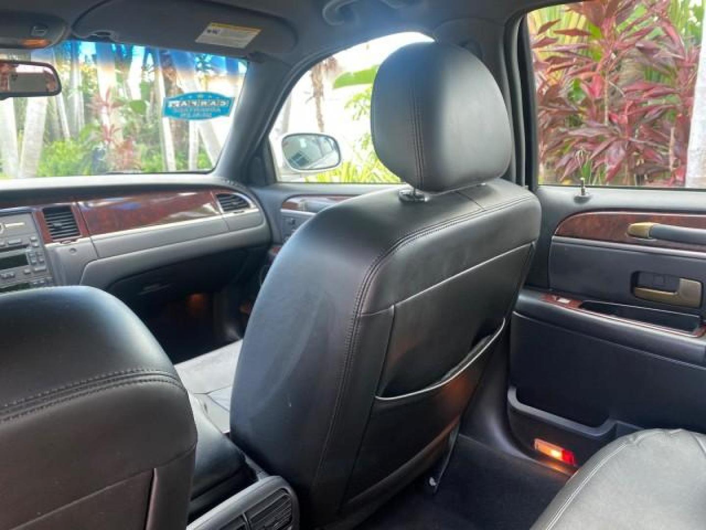2009 Silver Birch Metallic /Black Lincoln Town Car Signature Limited LOW MILES 50,225 (2LNHM82V49X) with an 4.6L SOHC EFI V8 FFV Engine engine, Automatic transmission, located at 4701 North Dixie Hwy, Pompano Beach, FL, 33064, (954) 422-2889, 26.240938, -80.123474 - OUR WEBPAGE FLORIDACARS1.COM HAS OVER 100 PHOTOS AND FREE CARFAX LINK 2009 LINCOLN TOWN CAR SIGNATURE LIMITED VIN: 2LNHM82V49X626935 2 L N H M 8 2 V 4 9 X 6 2 6 9 3 5 SEDAN 4 DR 4.6L V8 F SOHC 16V FLEX FUEL 24 MPG REAR WHEEL DRIVE Features ABS Brakes Air Conditioning Alloy Wheels AM/FM Stereo Audiop - Photo#86