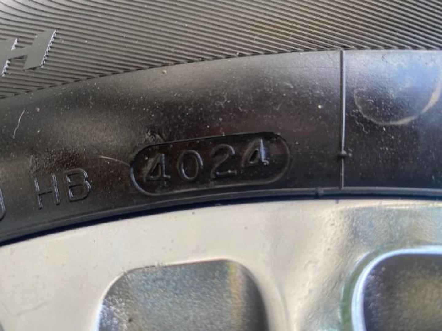 2009 Silver Birch Metallic /Black Lincoln Town Car Signature Limited LOW MILES 50,225 (2LNHM82V49X) with an 4.6L SOHC EFI V8 FFV Engine engine, Automatic transmission, located at 4701 North Dixie Hwy, Pompano Beach, FL, 33064, (954) 422-2889, 26.240938, -80.123474 - OUR WEBPAGE FLORIDACARS1.COM HAS OVER 100 PHOTOS AND FREE CARFAX LINK 2009 LINCOLN TOWN CAR SIGNATURE LIMITED VIN: 2LNHM82V49X626935 2 L N H M 8 2 V 4 9 X 6 2 6 9 3 5 SEDAN 4 DR 4.6L V8 F SOHC 16V FLEX FUEL 24 MPG REAR WHEEL DRIVE Features ABS Brakes Air Conditioning Alloy Wheels AM/FM Stereo Audiop - Photo#91