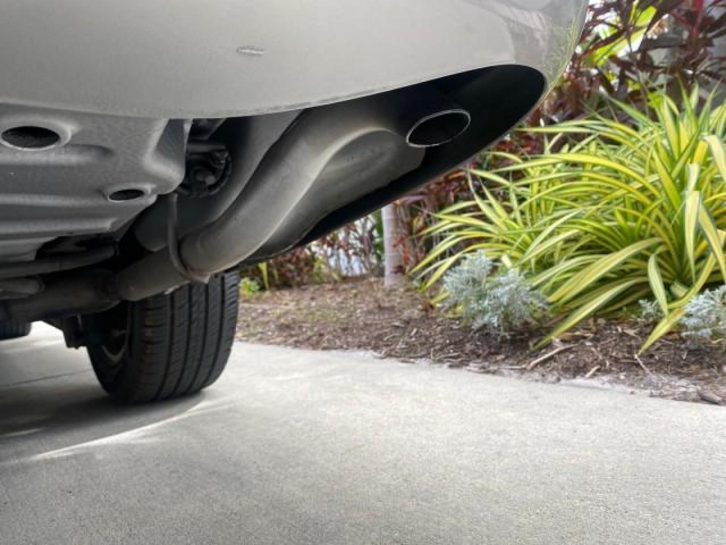 2009 Silver Birch Metallic /Black Lincoln Town Car Signature Limited LOW MILES 50,225 (2LNHM82V49X) with an 4.6L SOHC EFI V8 FFV Engine engine, Automatic transmission, located at 4701 North Dixie Hwy, Pompano Beach, FL, 33064, (954) 422-2889, 26.240938, -80.123474 - OUR WEBPAGE FLORIDACARS1.COM HAS OVER 100 PHOTOS AND FREE CARFAX LINK 2009 LINCOLN TOWN CAR SIGNATURE LIMITED VIN: 2LNHM82V49X626935 2 L N H M 8 2 V 4 9 X 6 2 6 9 3 5 SEDAN 4 DR 4.6L V8 F SOHC 16V FLEX FUEL 24 MPG REAR WHEEL DRIVE Features ABS Brakes Air Conditioning Alloy Wheels AM/FM Stereo Audiop - Photo#96