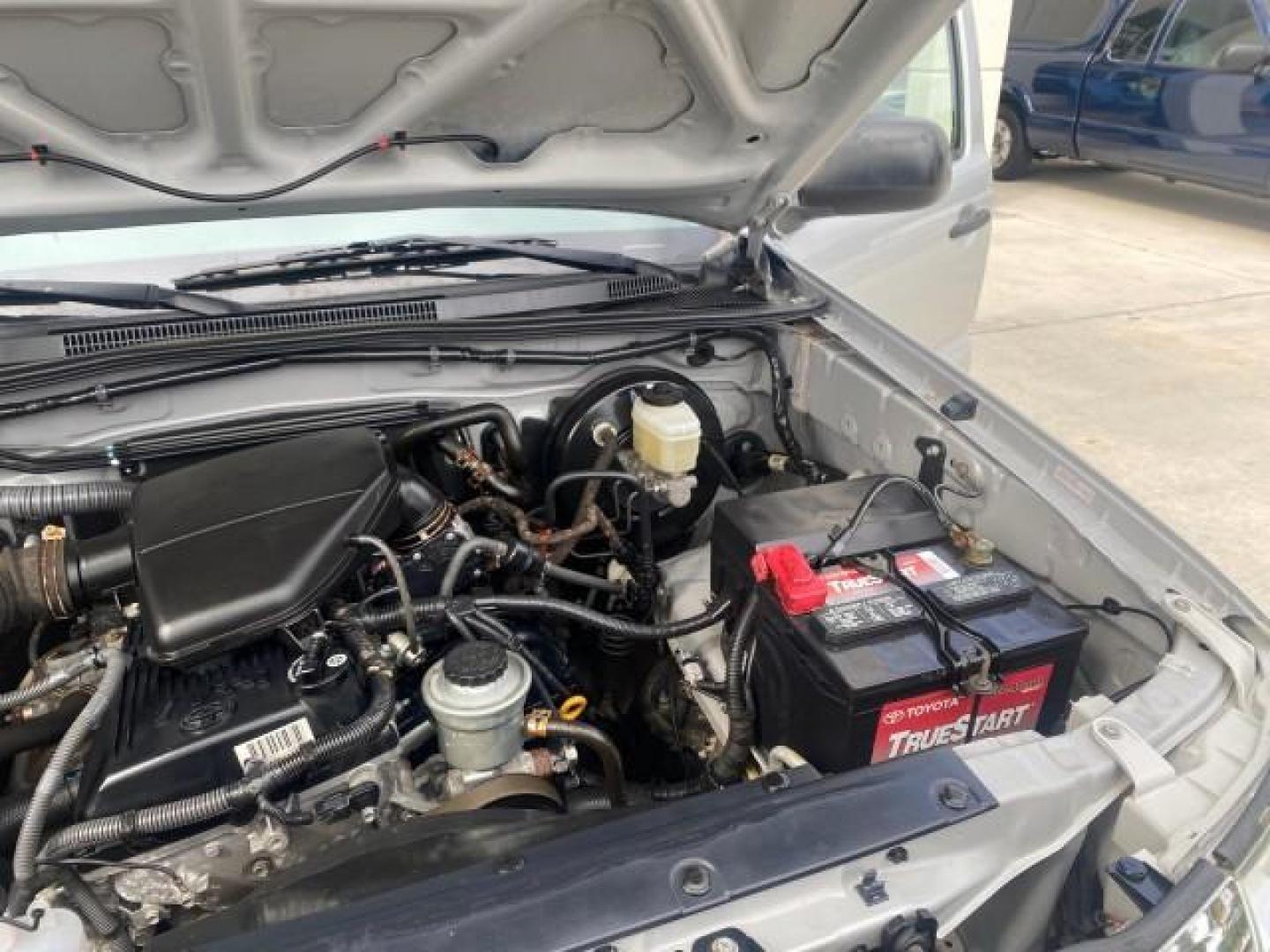 2007 Silver Streak Mica /Gray Toyota Tacoma LOW MILES 28,699 1 OWNER 4 DR (5TETX22N67Z) with an 2.7L DOHC EFI 16-Valve I4 VVT-i Engine engine, Automatic transmission, located at 4701 North Dixie Hwy, Pompano Beach, FL, 33064, (954) 422-2889, 26.240938, -80.123474 - OUR WEBPAGE FLORIDACARS1.COM HAS OVER 100 PHOTOS AND FREE CARFAX LINK 2007 TOYOTA TACOMA VIN: 5TETX22N67Z458097 5 T E T X 2 2 N 6 7 Z 4 5 8 0 9 7 CLUB CAB PICKUP 2.7L I4 F DOHC 16V GASOLINE 28 MPG REAR WHEEL DRIVE Features ABS Brakes Air Conditioning AM/FM Stereo Automatic Transmission CD Audio Clot - Photo#26