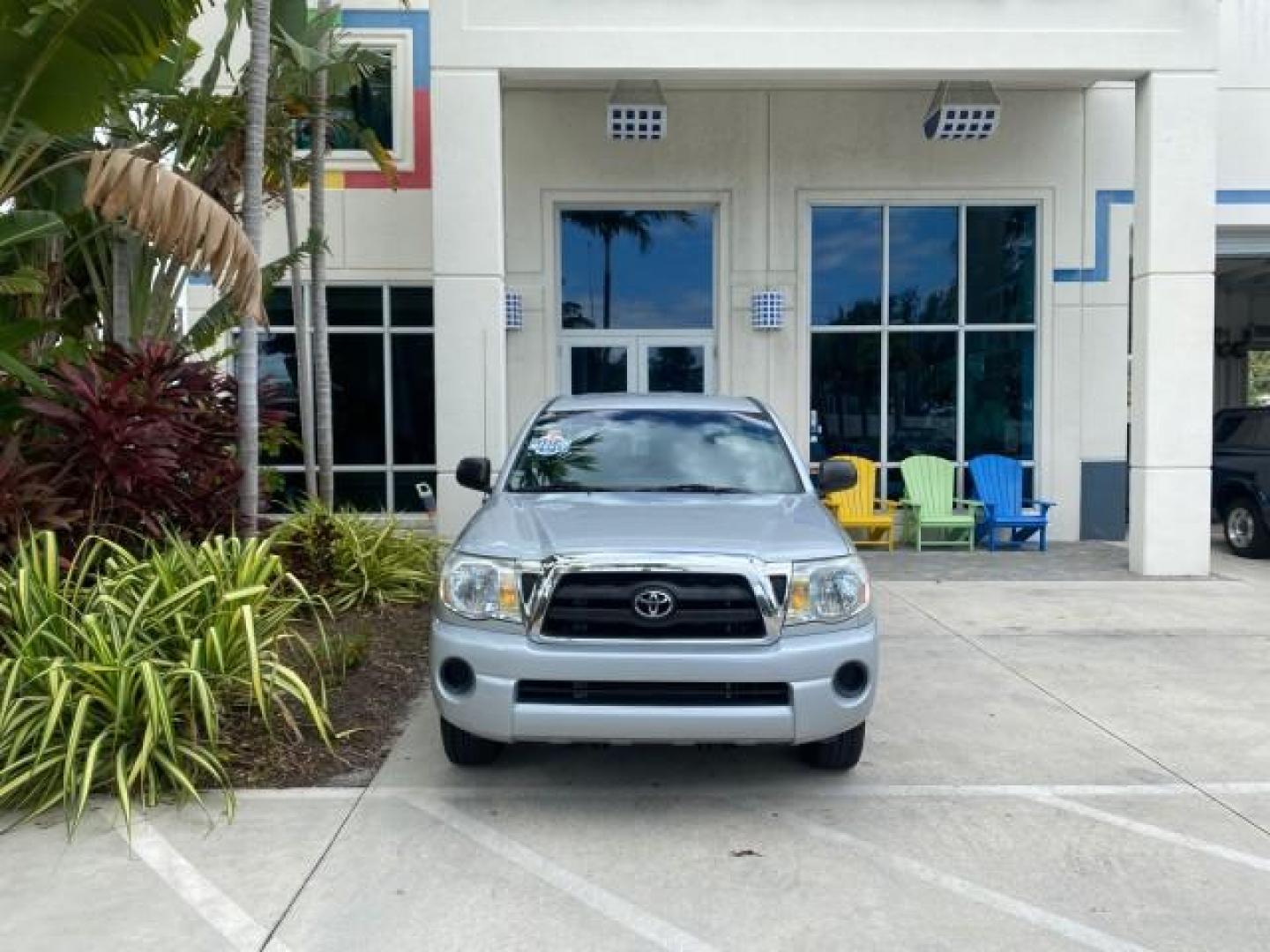 2007 Silver Streak Mica /Gray Toyota Tacoma LOW MILES 28,699 1 OWNER 4 DR (5TETX22N67Z) with an 2.7L DOHC EFI 16-Valve I4 VVT-i Engine engine, Automatic transmission, located at 4701 North Dixie Hwy, Pompano Beach, FL, 33064, (954) 422-2889, 26.240938, -80.123474 - OUR WEBPAGE FLORIDACARS1.COM HAS OVER 100 PHOTOS AND FREE CARFAX LINK 2007 TOYOTA TACOMA VIN: 5TETX22N67Z458097 5 T E T X 2 2 N 6 7 Z 4 5 8 0 9 7 CLUB CAB PICKUP 2.7L I4 F DOHC 16V GASOLINE 28 MPG REAR WHEEL DRIVE Features ABS Brakes Air Conditioning AM/FM Stereo Automatic Transmission CD Audio Clot - Photo#27