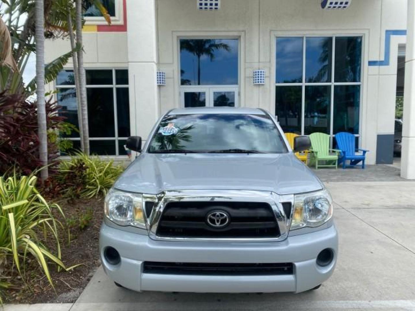 2007 Silver Streak Mica /Gray Toyota Tacoma LOW MILES 28,699 1 OWNER 4 DR (5TETX22N67Z) with an 2.7L DOHC EFI 16-Valve I4 VVT-i Engine engine, Automatic transmission, located at 4701 North Dixie Hwy, Pompano Beach, FL, 33064, (954) 422-2889, 26.240938, -80.123474 - OUR WEBPAGE FLORIDACARS1.COM HAS OVER 100 PHOTOS AND FREE CARFAX LINK 2007 TOYOTA TACOMA VIN: 5TETX22N67Z458097 5 T E T X 2 2 N 6 7 Z 4 5 8 0 9 7 CLUB CAB PICKUP 2.7L I4 F DOHC 16V GASOLINE 28 MPG REAR WHEEL DRIVE Features ABS Brakes Air Conditioning AM/FM Stereo Automatic Transmission CD Audio Clot - Photo#28