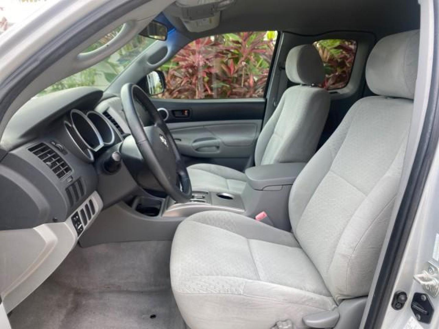 2007 Silver Streak Mica /Gray Toyota Tacoma LOW MILES 28,699 1 OWNER 4 DR (5TETX22N67Z) with an 2.7L DOHC EFI 16-Valve I4 VVT-i Engine engine, Automatic transmission, located at 4701 North Dixie Hwy, Pompano Beach, FL, 33064, (954) 422-2889, 26.240938, -80.123474 - OUR WEBPAGE FLORIDACARS1.COM HAS OVER 100 PHOTOS AND FREE CARFAX LINK 2007 TOYOTA TACOMA VIN: 5TETX22N67Z458097 5 T E T X 2 2 N 6 7 Z 4 5 8 0 9 7 CLUB CAB PICKUP 2.7L I4 F DOHC 16V GASOLINE 28 MPG REAR WHEEL DRIVE Features ABS Brakes Air Conditioning AM/FM Stereo Automatic Transmission CD Audio Clot - Photo#43