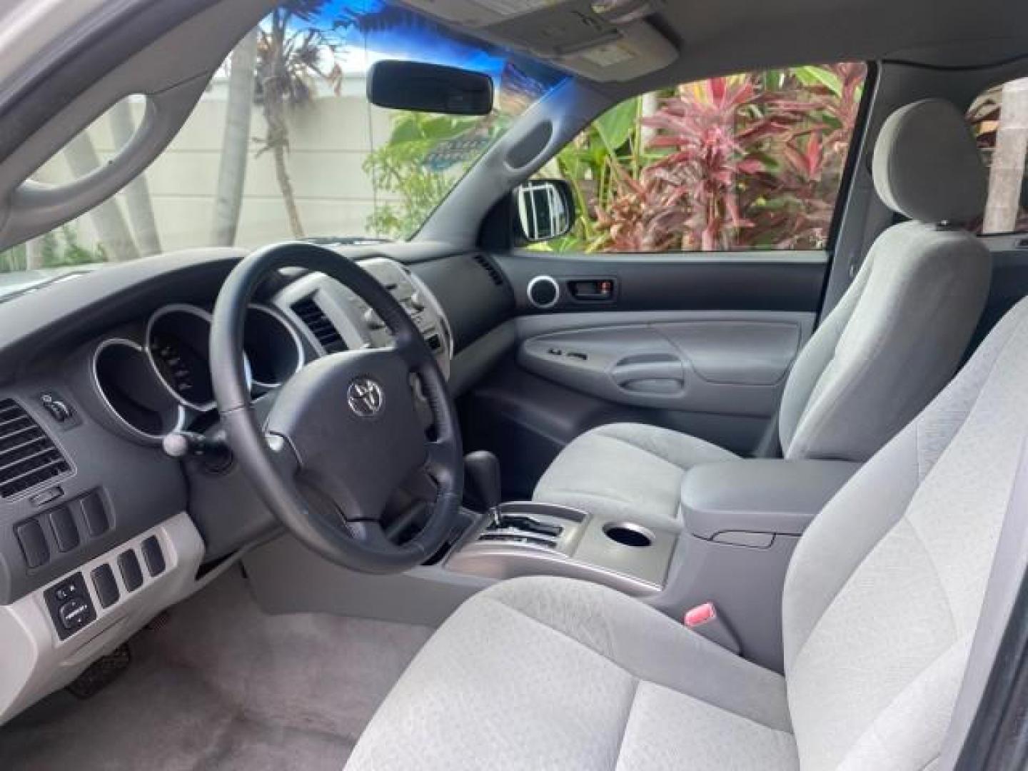 2007 Silver Streak Mica /Gray Toyota Tacoma LOW MILES 28,699 1 OWNER 4 DR (5TETX22N67Z) with an 2.7L DOHC EFI 16-Valve I4 VVT-i Engine engine, Automatic transmission, located at 4701 North Dixie Hwy, Pompano Beach, FL, 33064, (954) 422-2889, 26.240938, -80.123474 - OUR WEBPAGE FLORIDACARS1.COM HAS OVER 100 PHOTOS AND FREE CARFAX LINK 2007 TOYOTA TACOMA VIN: 5TETX22N67Z458097 5 T E T X 2 2 N 6 7 Z 4 5 8 0 9 7 CLUB CAB PICKUP 2.7L I4 F DOHC 16V GASOLINE 28 MPG REAR WHEEL DRIVE Features ABS Brakes Air Conditioning AM/FM Stereo Automatic Transmission CD Audio Clot - Photo#46