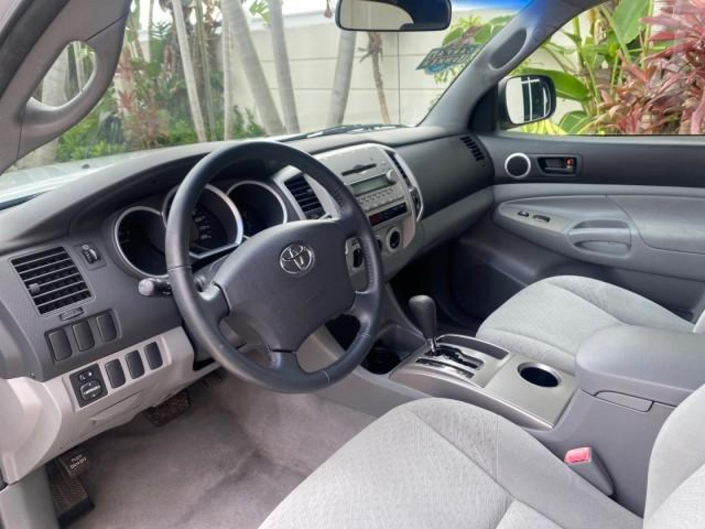 2007 Silver Streak Mica /Gray Toyota Tacoma LOW MILES 28,699 1 OWNER 4 DR (5TETX22N67Z) with an 2.7L DOHC EFI 16-Valve I4 VVT-i Engine engine, Automatic transmission, located at 4701 North Dixie Hwy, Pompano Beach, FL, 33064, (954) 422-2889, 26.240938, -80.123474 - OUR WEBPAGE FLORIDACARS1.COM HAS OVER 100 PHOTOS AND FREE CARFAX LINK 2007 TOYOTA TACOMA VIN: 5TETX22N67Z458097 5 T E T X 2 2 N 6 7 Z 4 5 8 0 9 7 CLUB CAB PICKUP 2.7L I4 F DOHC 16V GASOLINE 28 MPG REAR WHEEL DRIVE Features ABS Brakes Air Conditioning AM/FM Stereo Automatic Transmission CD Audio Clot - Photo#48