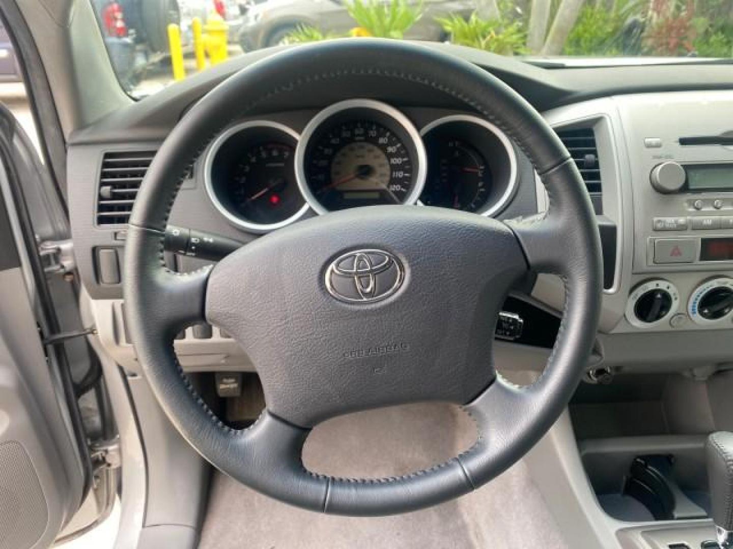 2007 Silver Streak Mica /Gray Toyota Tacoma LOW MILES 28,699 1 OWNER 4 DR (5TETX22N67Z) with an 2.7L DOHC EFI 16-Valve I4 VVT-i Engine engine, Automatic transmission, located at 4701 North Dixie Hwy, Pompano Beach, FL, 33064, (954) 422-2889, 26.240938, -80.123474 - OUR WEBPAGE FLORIDACARS1.COM HAS OVER 100 PHOTOS AND FREE CARFAX LINK 2007 TOYOTA TACOMA VIN: 5TETX22N67Z458097 5 T E T X 2 2 N 6 7 Z 4 5 8 0 9 7 CLUB CAB PICKUP 2.7L I4 F DOHC 16V GASOLINE 28 MPG REAR WHEEL DRIVE Features ABS Brakes Air Conditioning AM/FM Stereo Automatic Transmission CD Audio Clot - Photo#49