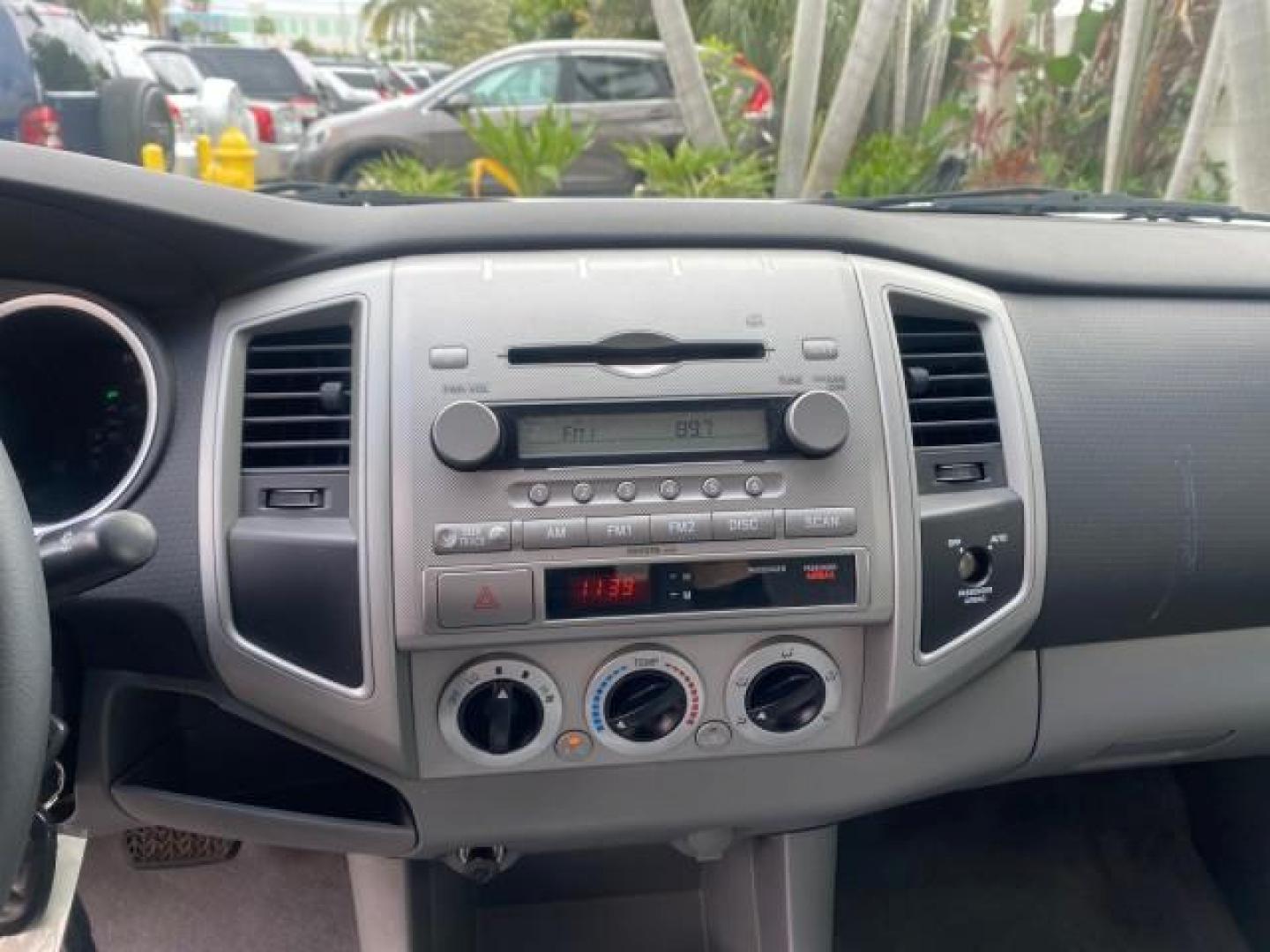 2007 Silver Streak Mica /Gray Toyota Tacoma LOW MILES 28,699 1 OWNER 4 DR (5TETX22N67Z) with an 2.7L DOHC EFI 16-Valve I4 VVT-i Engine engine, Automatic transmission, located at 4701 North Dixie Hwy, Pompano Beach, FL, 33064, (954) 422-2889, 26.240938, -80.123474 - OUR WEBPAGE FLORIDACARS1.COM HAS OVER 100 PHOTOS AND FREE CARFAX LINK 2007 TOYOTA TACOMA VIN: 5TETX22N67Z458097 5 T E T X 2 2 N 6 7 Z 4 5 8 0 9 7 CLUB CAB PICKUP 2.7L I4 F DOHC 16V GASOLINE 28 MPG REAR WHEEL DRIVE Features ABS Brakes Air Conditioning AM/FM Stereo Automatic Transmission CD Audio Clot - Photo#56