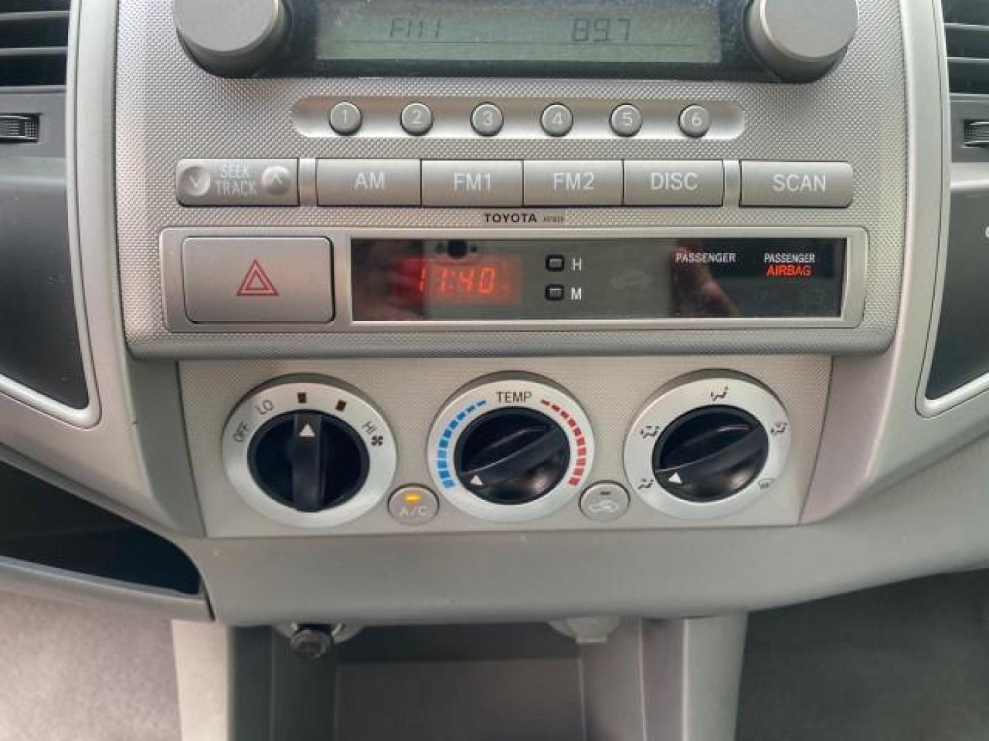 2007 Silver Streak Mica /Gray Toyota Tacoma LOW MILES 28,699 1 OWNER 4 DR (5TETX22N67Z) with an 2.7L DOHC EFI 16-Valve I4 VVT-i Engine engine, Automatic transmission, located at 4701 North Dixie Hwy, Pompano Beach, FL, 33064, (954) 422-2889, 26.240938, -80.123474 - OUR WEBPAGE FLORIDACARS1.COM HAS OVER 100 PHOTOS AND FREE CARFAX LINK 2007 TOYOTA TACOMA VIN: 5TETX22N67Z458097 5 T E T X 2 2 N 6 7 Z 4 5 8 0 9 7 CLUB CAB PICKUP 2.7L I4 F DOHC 16V GASOLINE 28 MPG REAR WHEEL DRIVE Features ABS Brakes Air Conditioning AM/FM Stereo Automatic Transmission CD Audio Clot - Photo#58