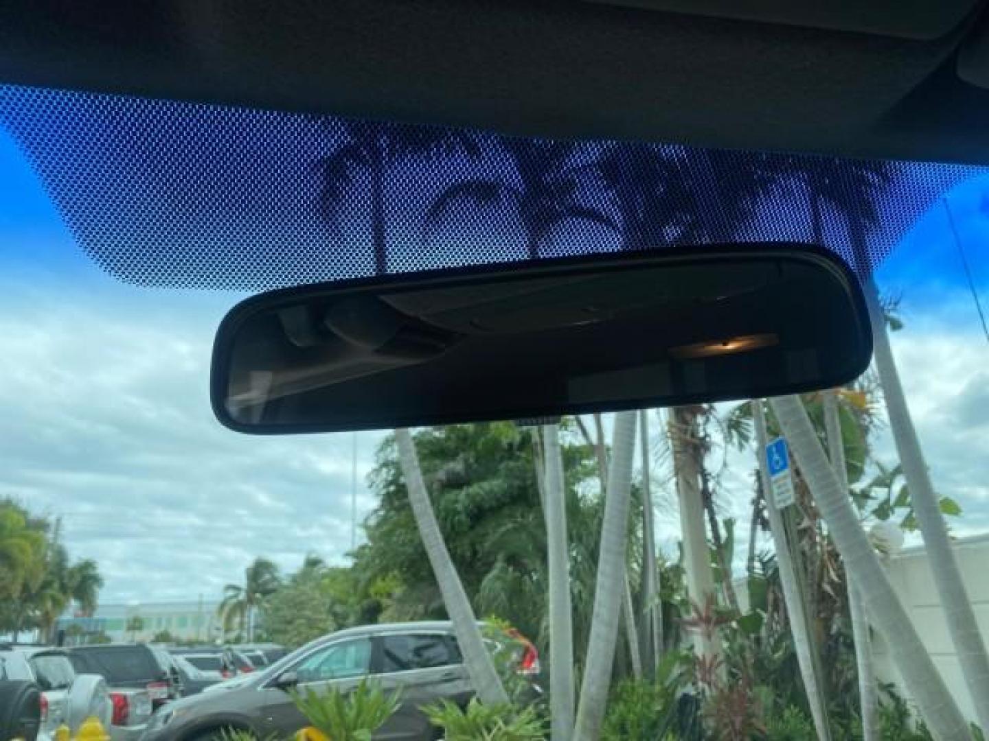 2007 Silver Streak Mica /Gray Toyota Tacoma LOW MILES 28,699 1 OWNER 4 DR (5TETX22N67Z) with an 2.7L DOHC EFI 16-Valve I4 VVT-i Engine engine, Automatic transmission, located at 4701 North Dixie Hwy, Pompano Beach, FL, 33064, (954) 422-2889, 26.240938, -80.123474 - OUR WEBPAGE FLORIDACARS1.COM HAS OVER 100 PHOTOS AND FREE CARFAX LINK 2007 TOYOTA TACOMA VIN: 5TETX22N67Z458097 5 T E T X 2 2 N 6 7 Z 4 5 8 0 9 7 CLUB CAB PICKUP 2.7L I4 F DOHC 16V GASOLINE 28 MPG REAR WHEEL DRIVE Features ABS Brakes Air Conditioning AM/FM Stereo Automatic Transmission CD Audio Clot - Photo#64