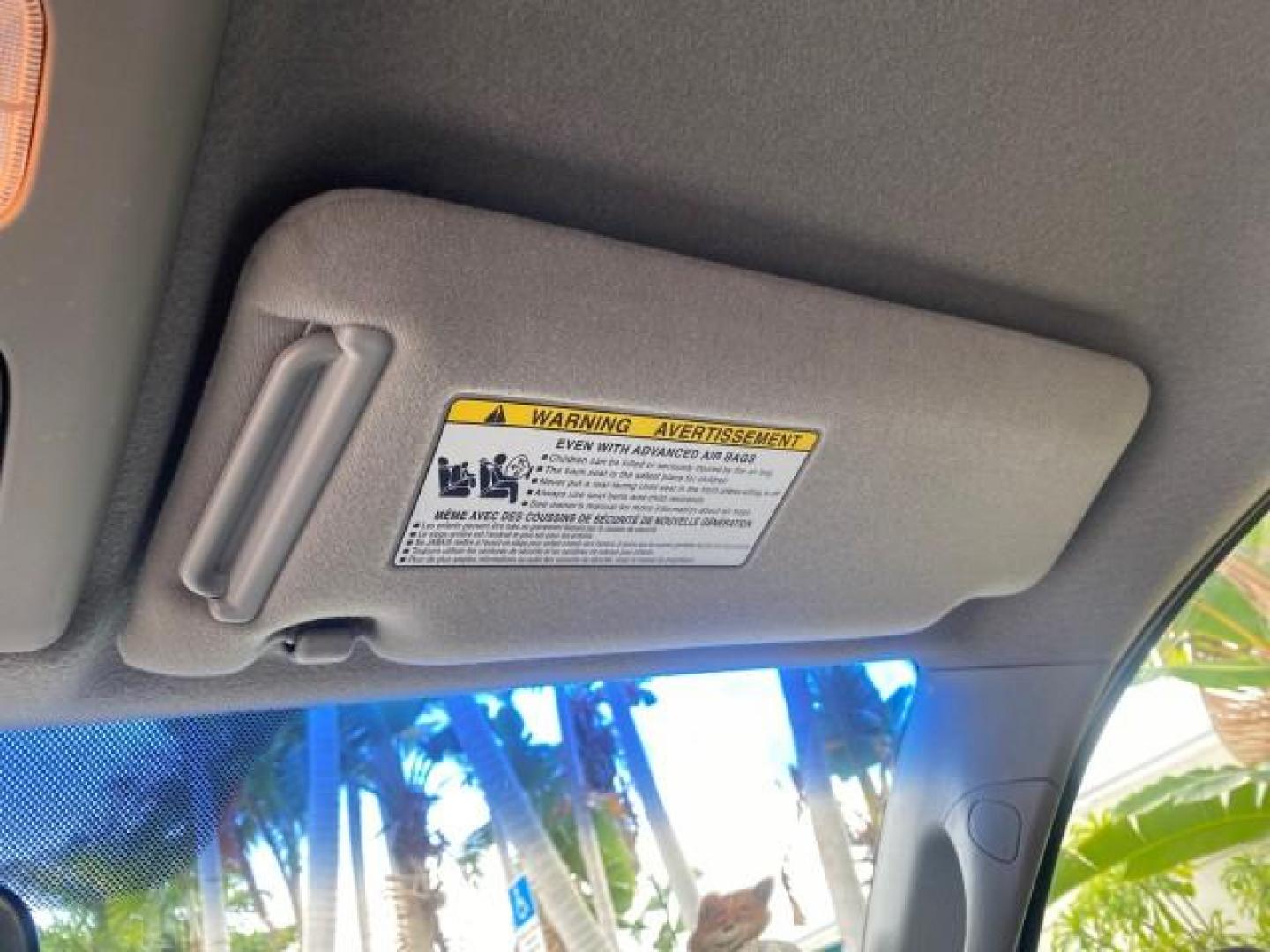 2007 Silver Streak Mica /Gray Toyota Tacoma LOW MILES 28,699 1 OWNER 4 DR (5TETX22N67Z) with an 2.7L DOHC EFI 16-Valve I4 VVT-i Engine engine, Automatic transmission, located at 4701 North Dixie Hwy, Pompano Beach, FL, 33064, (954) 422-2889, 26.240938, -80.123474 - OUR WEBPAGE FLORIDACARS1.COM HAS OVER 100 PHOTOS AND FREE CARFAX LINK 2007 TOYOTA TACOMA VIN: 5TETX22N67Z458097 5 T E T X 2 2 N 6 7 Z 4 5 8 0 9 7 CLUB CAB PICKUP 2.7L I4 F DOHC 16V GASOLINE 28 MPG REAR WHEEL DRIVE Features ABS Brakes Air Conditioning AM/FM Stereo Automatic Transmission CD Audio Clot - Photo#68