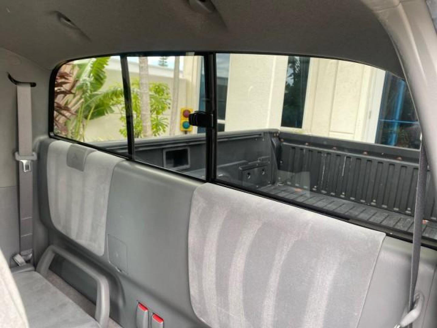 2007 Silver Streak Mica /Gray Toyota Tacoma LOW MILES 28,699 1 OWNER 4 DR (5TETX22N67Z) with an 2.7L DOHC EFI 16-Valve I4 VVT-i Engine engine, Automatic transmission, located at 4701 North Dixie Hwy, Pompano Beach, FL, 33064, (954) 422-2889, 26.240938, -80.123474 - OUR WEBPAGE FLORIDACARS1.COM HAS OVER 100 PHOTOS AND FREE CARFAX LINK 2007 TOYOTA TACOMA VIN: 5TETX22N67Z458097 5 T E T X 2 2 N 6 7 Z 4 5 8 0 9 7 CLUB CAB PICKUP 2.7L I4 F DOHC 16V GASOLINE 28 MPG REAR WHEEL DRIVE Features ABS Brakes Air Conditioning AM/FM Stereo Automatic Transmission CD Audio Clot - Photo#74