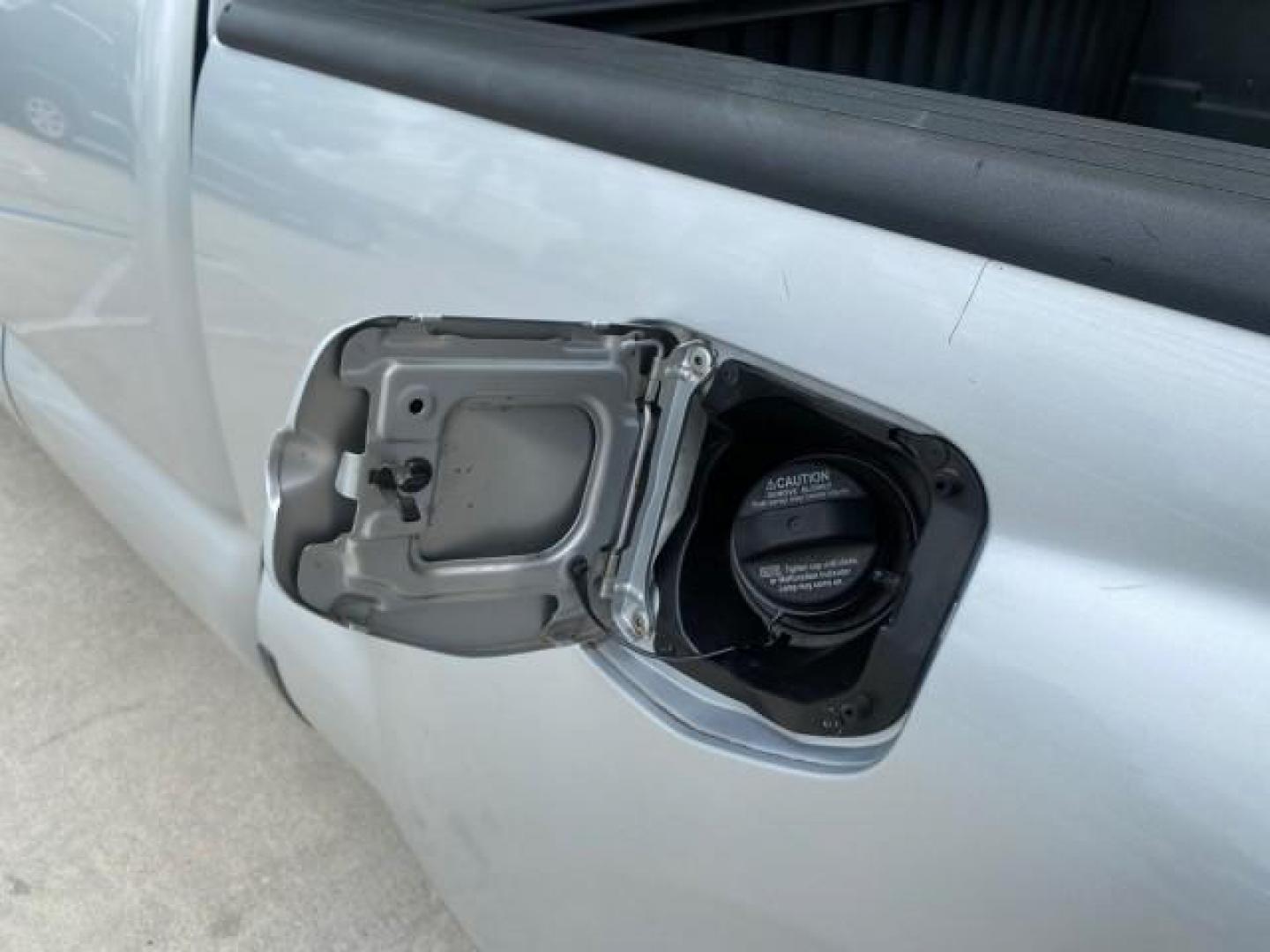 2007 Silver Streak Mica /Gray Toyota Tacoma LOW MILES 28,699 1 OWNER 4 DR (5TETX22N67Z) with an 2.7L DOHC EFI 16-Valve I4 VVT-i Engine engine, Automatic transmission, located at 4701 North Dixie Hwy, Pompano Beach, FL, 33064, (954) 422-2889, 26.240938, -80.123474 - OUR WEBPAGE FLORIDACARS1.COM HAS OVER 100 PHOTOS AND FREE CARFAX LINK 2007 TOYOTA TACOMA VIN: 5TETX22N67Z458097 5 T E T X 2 2 N 6 7 Z 4 5 8 0 9 7 CLUB CAB PICKUP 2.7L I4 F DOHC 16V GASOLINE 28 MPG REAR WHEEL DRIVE Features ABS Brakes Air Conditioning AM/FM Stereo Automatic Transmission CD Audio Clot - Photo#79