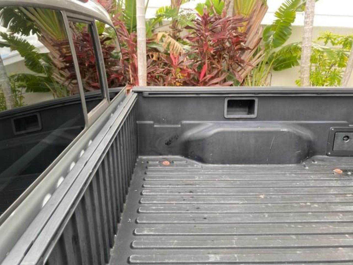 2007 Silver Streak Mica /Gray Toyota Tacoma LOW MILES 28,699 1 OWNER 4 DR (5TETX22N67Z) with an 2.7L DOHC EFI 16-Valve I4 VVT-i Engine engine, Automatic transmission, located at 4701 North Dixie Hwy, Pompano Beach, FL, 33064, (954) 422-2889, 26.240938, -80.123474 - OUR WEBPAGE FLORIDACARS1.COM HAS OVER 100 PHOTOS AND FREE CARFAX LINK 2007 TOYOTA TACOMA VIN: 5TETX22N67Z458097 5 T E T X 2 2 N 6 7 Z 4 5 8 0 9 7 CLUB CAB PICKUP 2.7L I4 F DOHC 16V GASOLINE 28 MPG REAR WHEEL DRIVE Features ABS Brakes Air Conditioning AM/FM Stereo Automatic Transmission CD Audio Clot - Photo#83