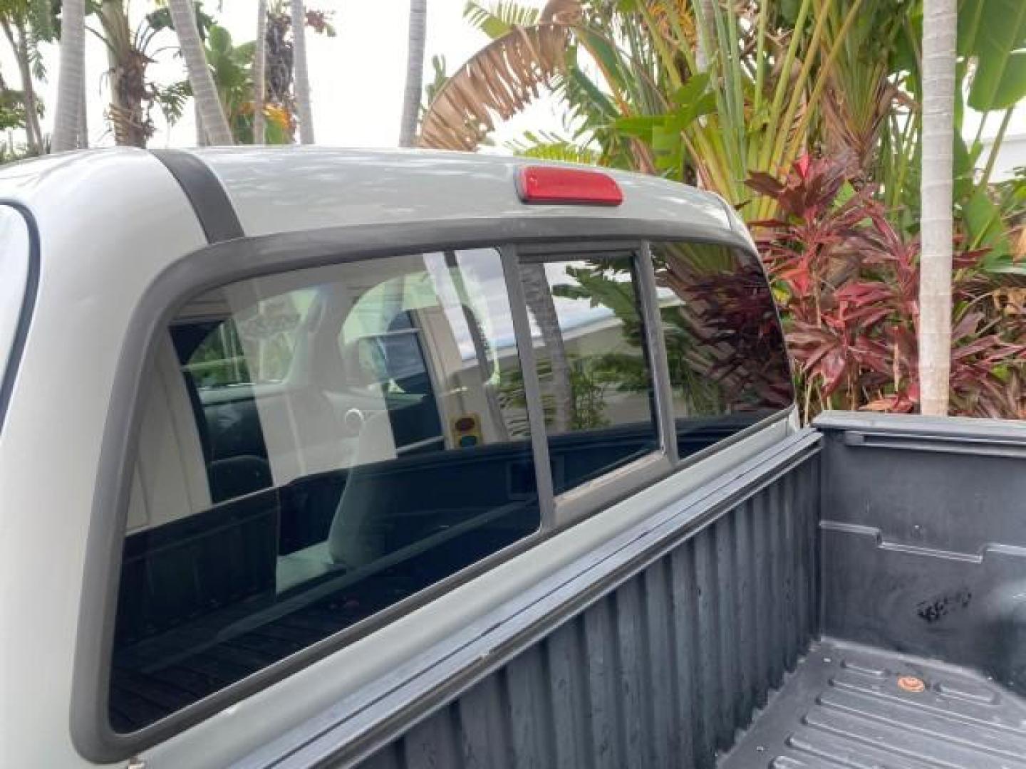 2007 Silver Streak Mica /Gray Toyota Tacoma LOW MILES 28,699 1 OWNER 4 DR (5TETX22N67Z) with an 2.7L DOHC EFI 16-Valve I4 VVT-i Engine engine, Automatic transmission, located at 4701 North Dixie Hwy, Pompano Beach, FL, 33064, (954) 422-2889, 26.240938, -80.123474 - OUR WEBPAGE FLORIDACARS1.COM HAS OVER 100 PHOTOS AND FREE CARFAX LINK 2007 TOYOTA TACOMA VIN: 5TETX22N67Z458097 5 T E T X 2 2 N 6 7 Z 4 5 8 0 9 7 CLUB CAB PICKUP 2.7L I4 F DOHC 16V GASOLINE 28 MPG REAR WHEEL DRIVE Features ABS Brakes Air Conditioning AM/FM Stereo Automatic Transmission CD Audio Clot - Photo#84