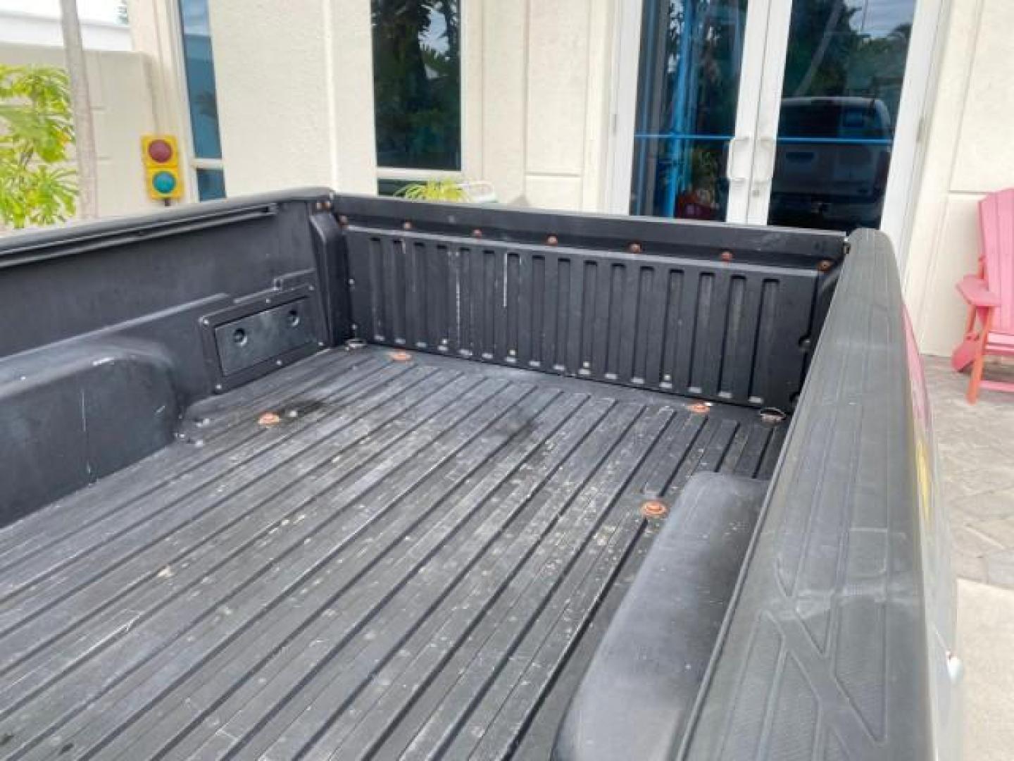 2007 Silver Streak Mica /Gray Toyota Tacoma LOW MILES 28,699 1 OWNER 4 DR (5TETX22N67Z) with an 2.7L DOHC EFI 16-Valve I4 VVT-i Engine engine, Automatic transmission, located at 4701 North Dixie Hwy, Pompano Beach, FL, 33064, (954) 422-2889, 26.240938, -80.123474 - OUR WEBPAGE FLORIDACARS1.COM HAS OVER 100 PHOTOS AND FREE CARFAX LINK 2007 TOYOTA TACOMA VIN: 5TETX22N67Z458097 5 T E T X 2 2 N 6 7 Z 4 5 8 0 9 7 CLUB CAB PICKUP 2.7L I4 F DOHC 16V GASOLINE 28 MPG REAR WHEEL DRIVE Features ABS Brakes Air Conditioning AM/FM Stereo Automatic Transmission CD Audio Clot - Photo#85